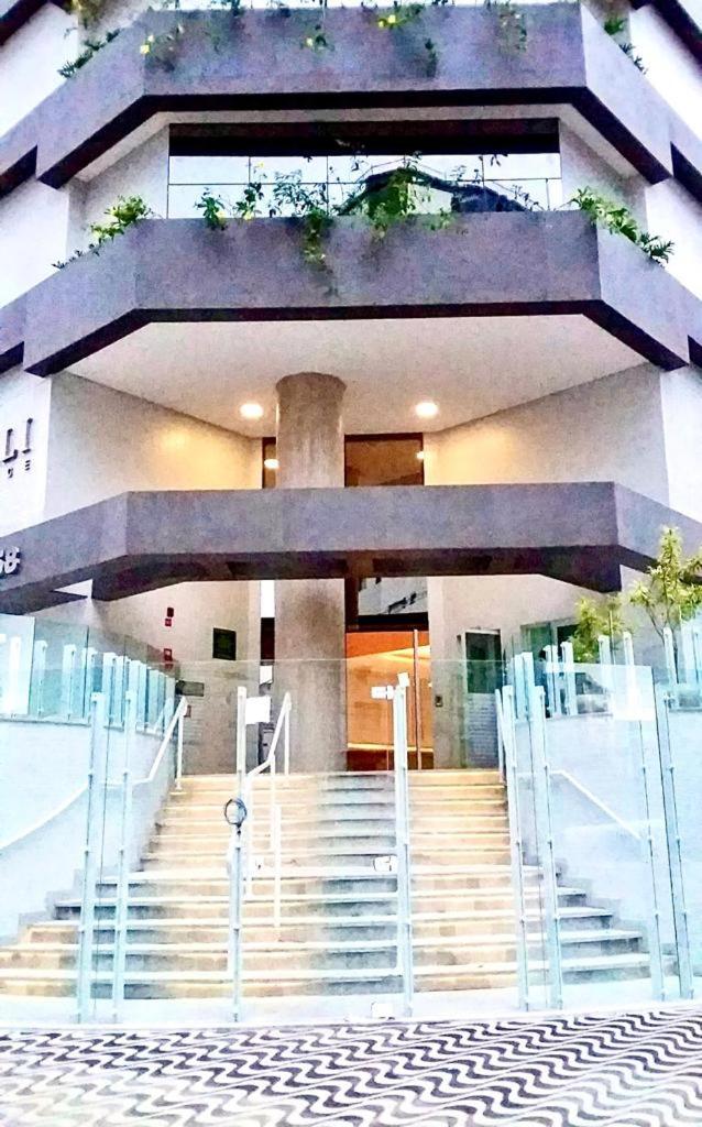 Lindo apartamento com varanda gourmet