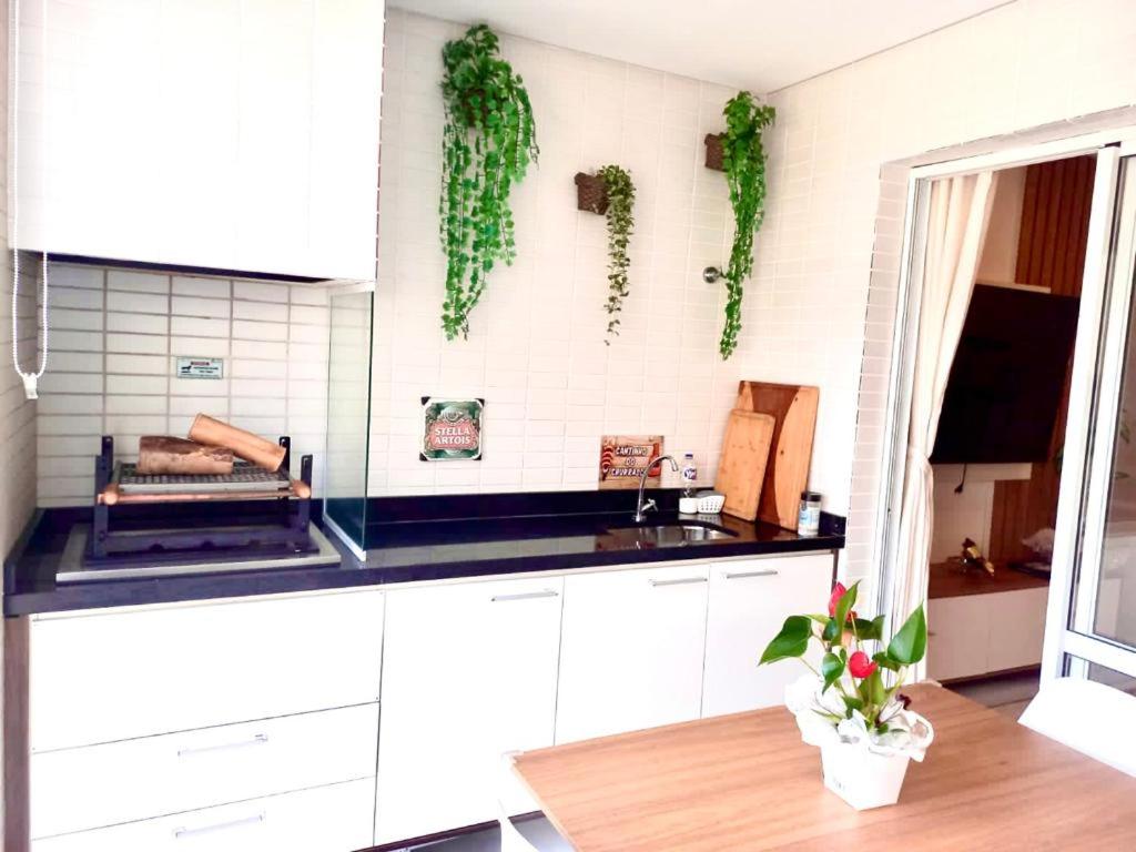 Lindo apartamento com varanda gourmet