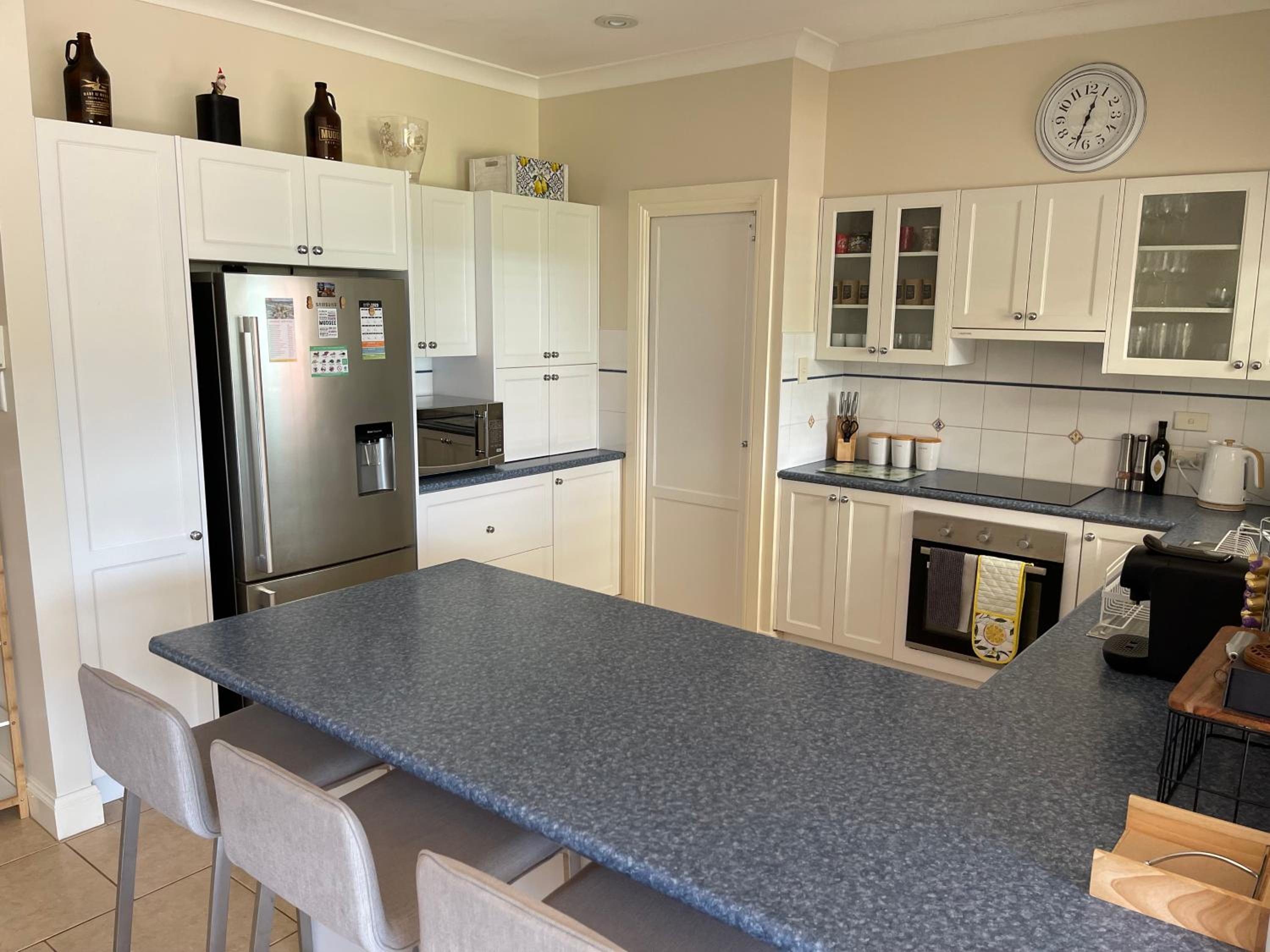 Spacious resort style property with pool in Mudgee - Rest Easy Mudgee Villa