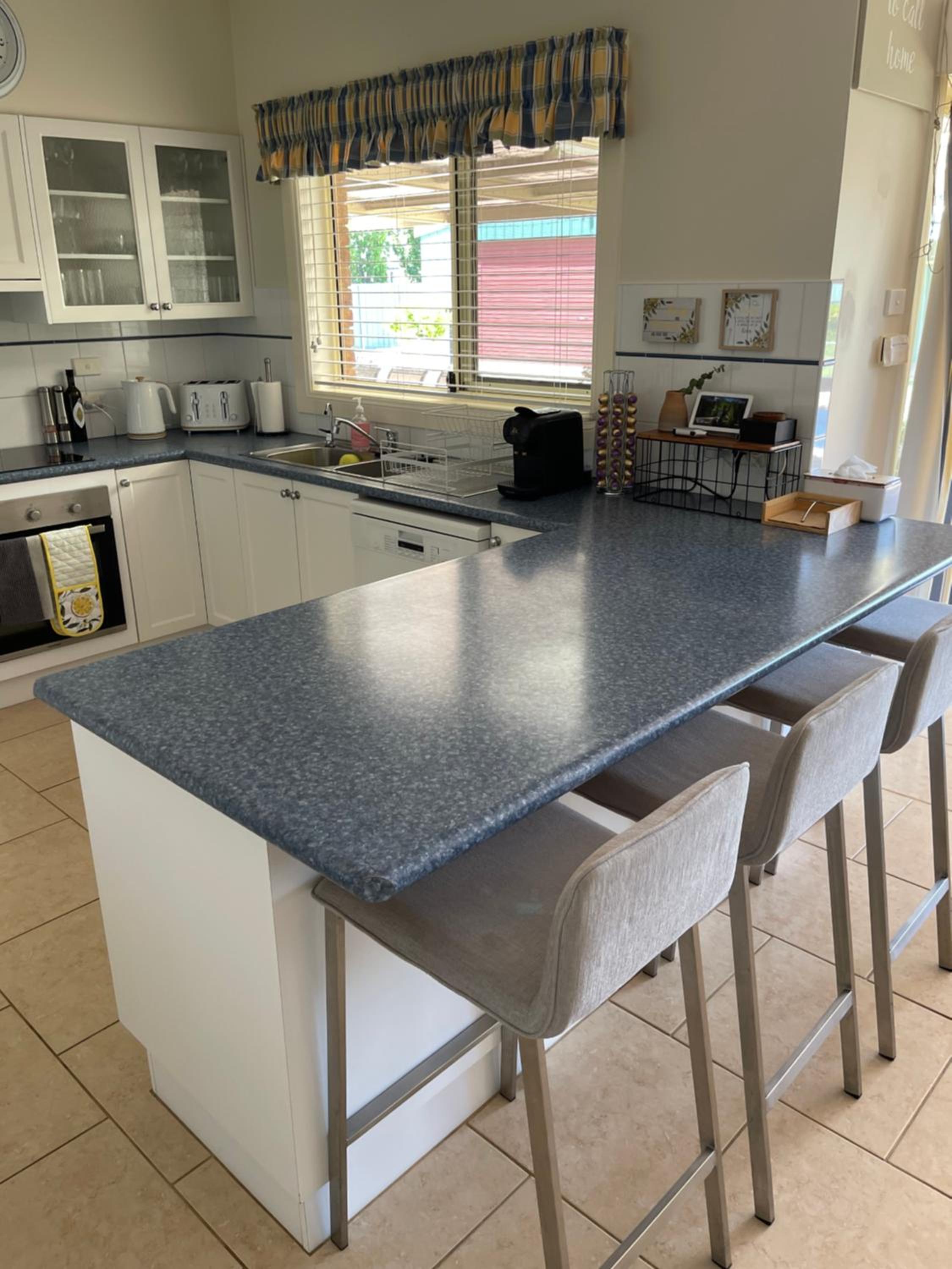 Spacious resort style property with pool in Mudgee - Rest Easy Mudgee Villa