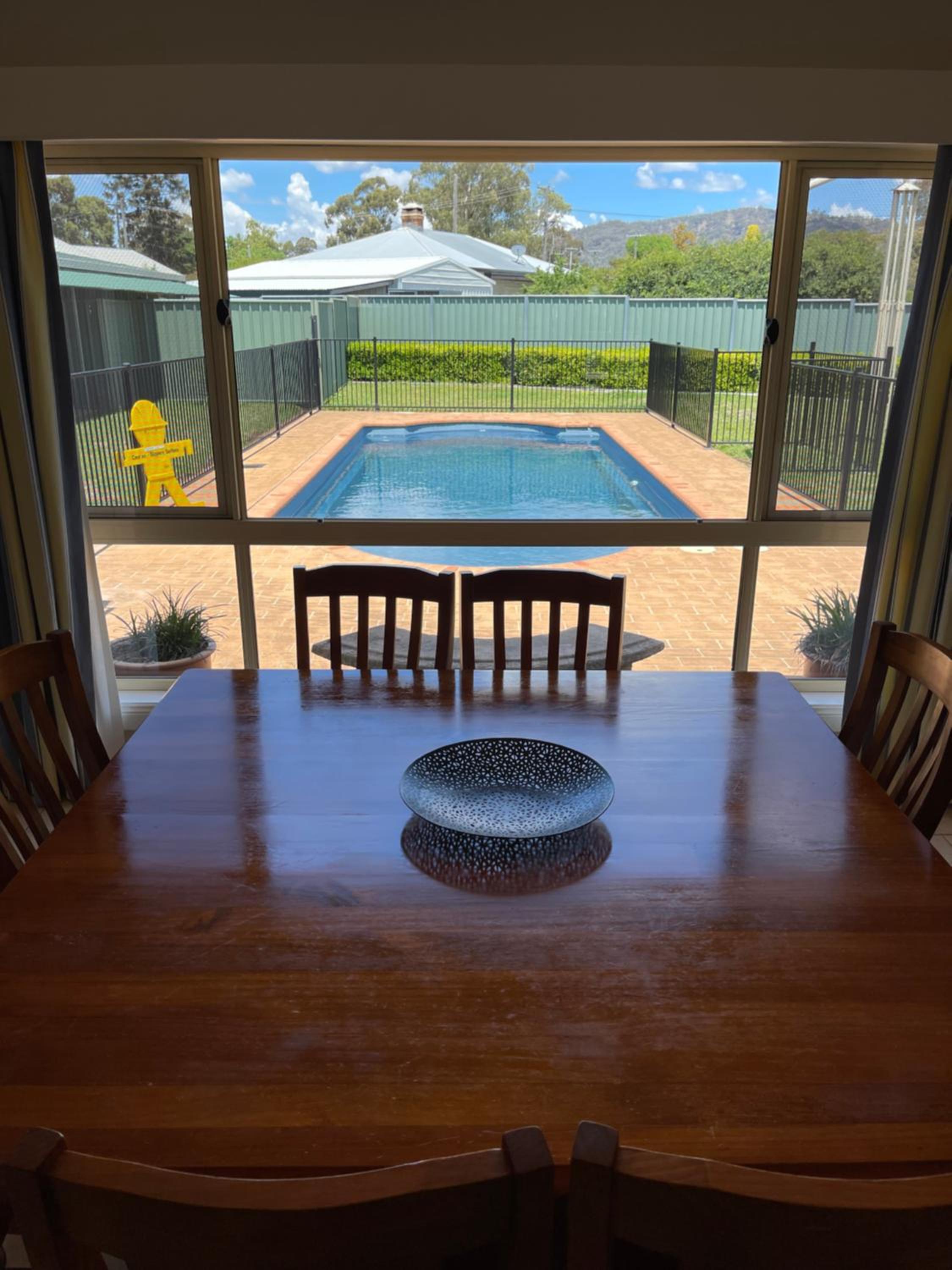 Spacious resort style property with pool in Mudgee - Rest Easy Mudgee Villa