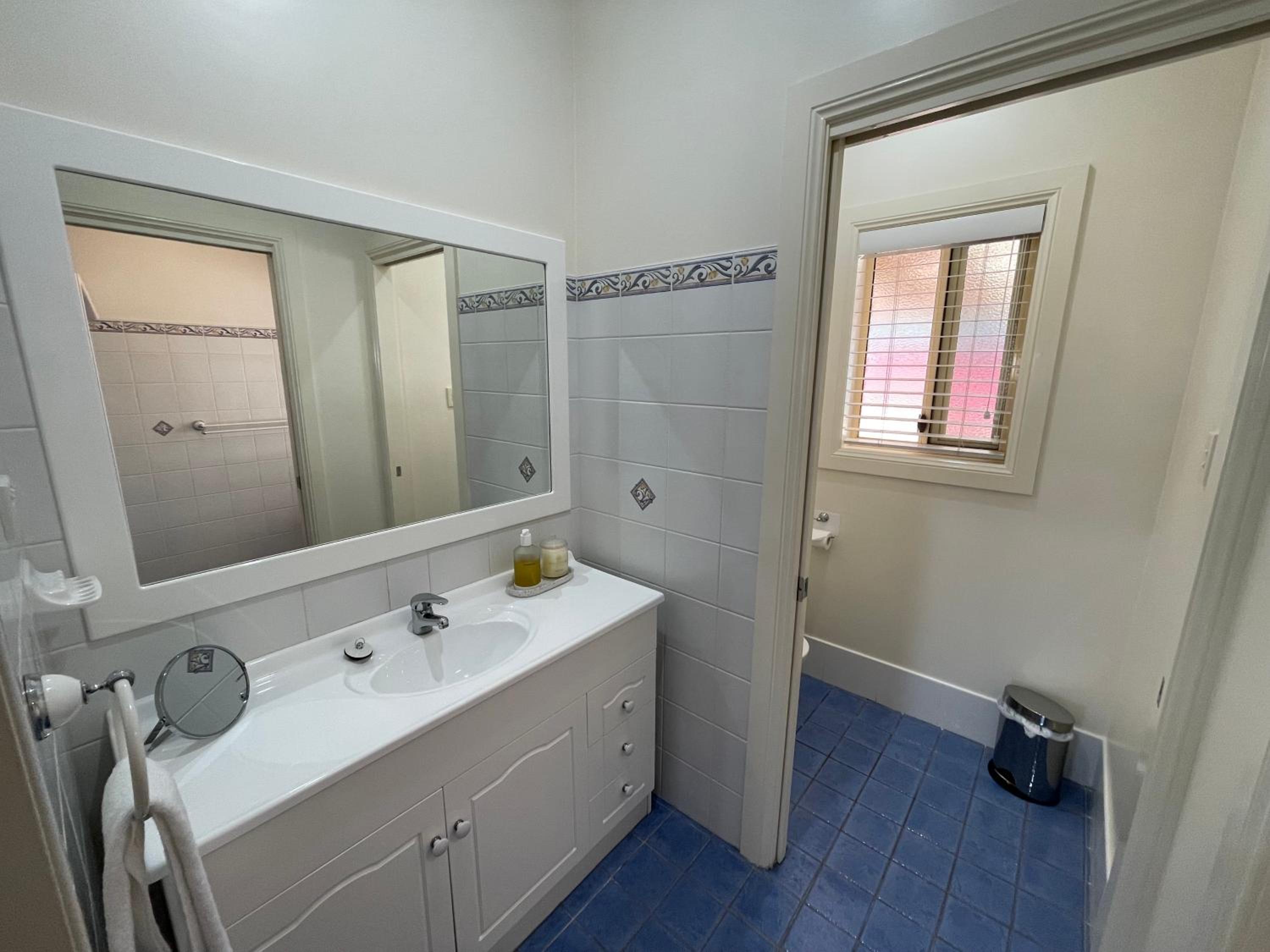 Spacious resort style property with pool in Mudgee - Rest Easy Mudgee Villa