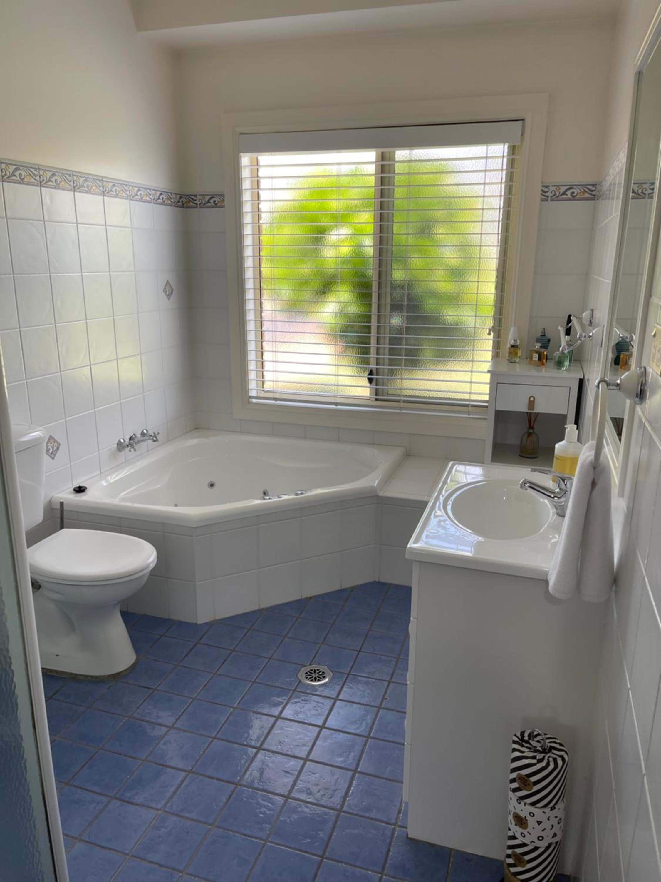 Spacious resort style property with pool in Mudgee - Rest Easy Mudgee Villa