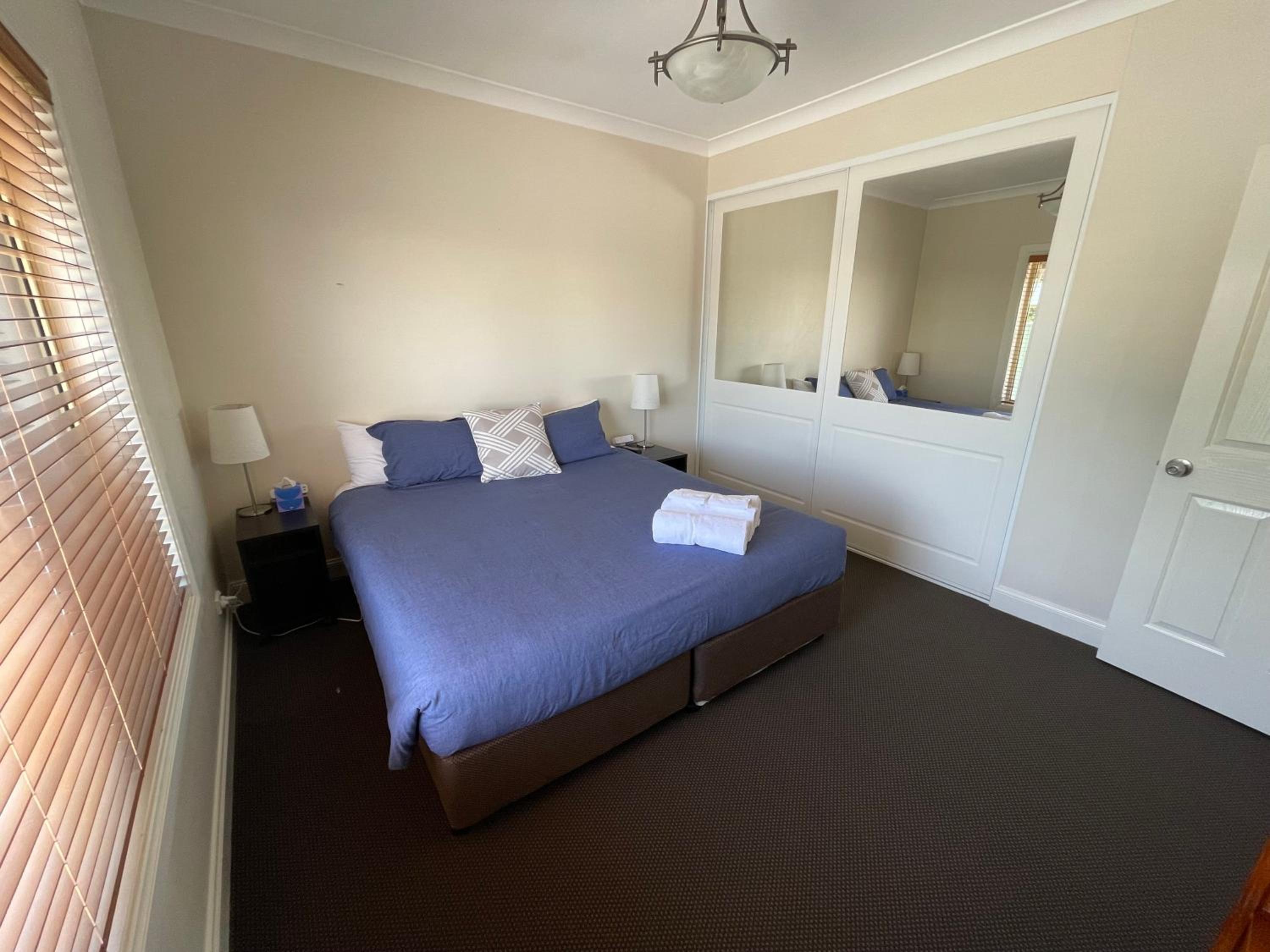 Spacious resort style property with pool in Mudgee - Rest Easy Mudgee Villa