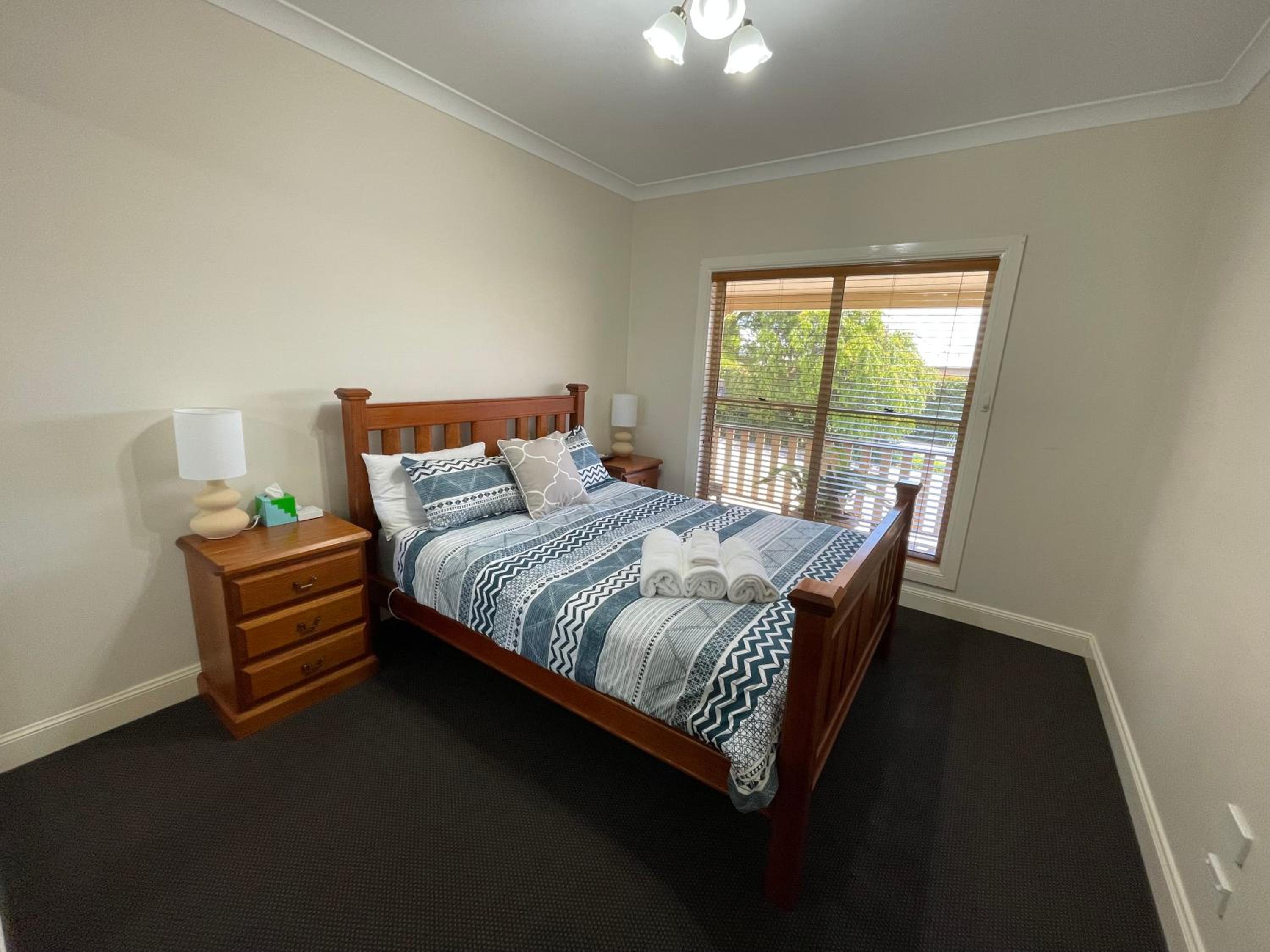 Spacious resort style property with pool in Mudgee - Rest Easy Mudgee Villa