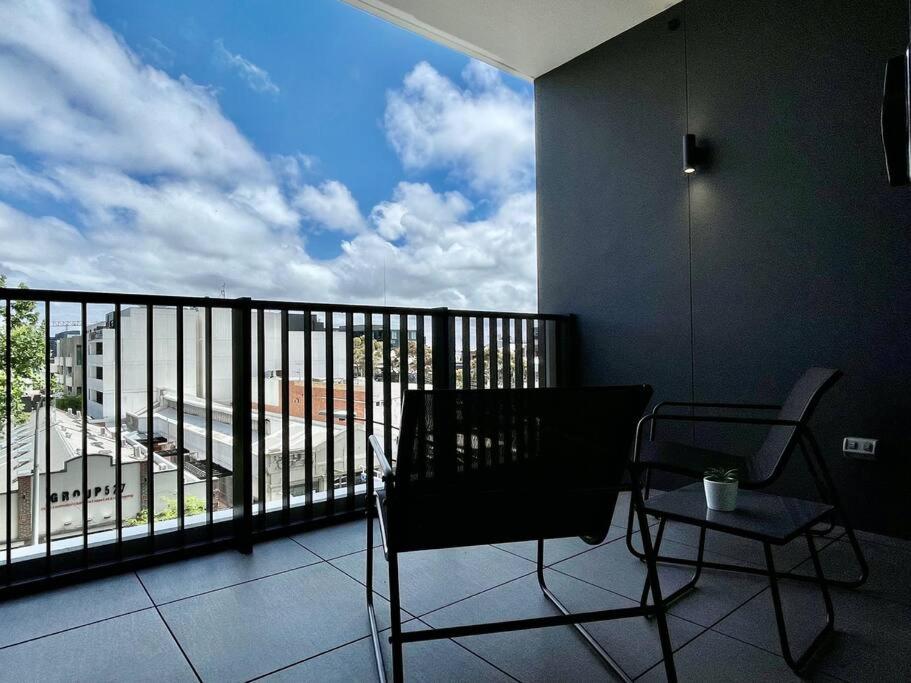 Apt w/ Parking near Vic Mkt up to 4px Wifi Netflix
