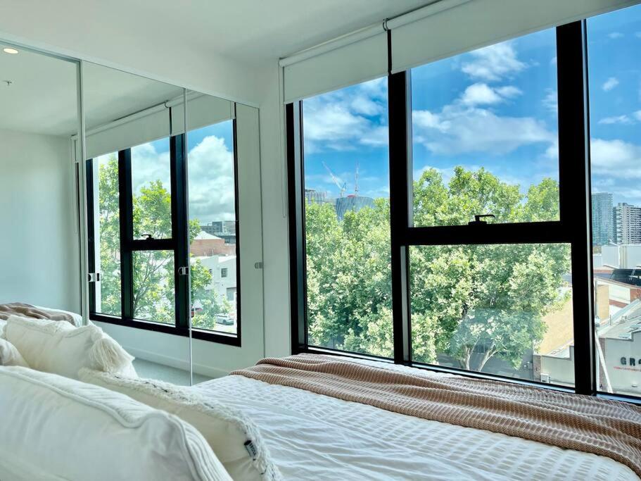 Apt w/ Parking near Vic Mkt up to 4px Wifi Netflix