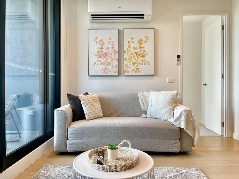 Apt w/ Parking near Vic Mkt up to 4px Wifi Netflix