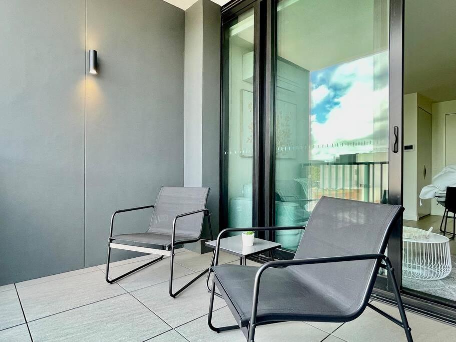 Apt w/ Parking near Vic Mkt up to 4px Wifi Netflix