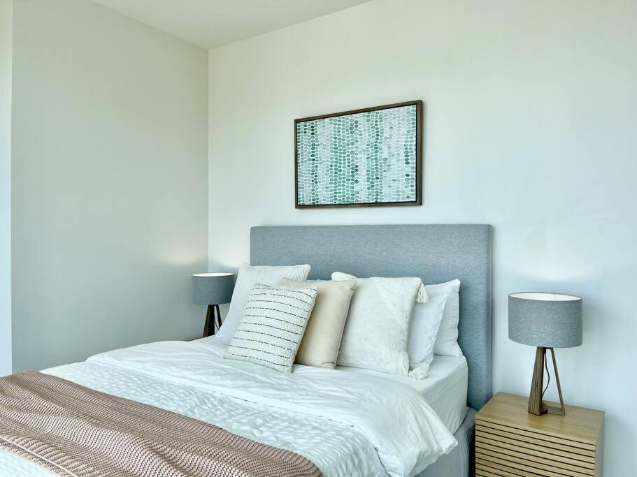 Apt w/ Parking near Vic Mkt up to 4px Wifi Netflix