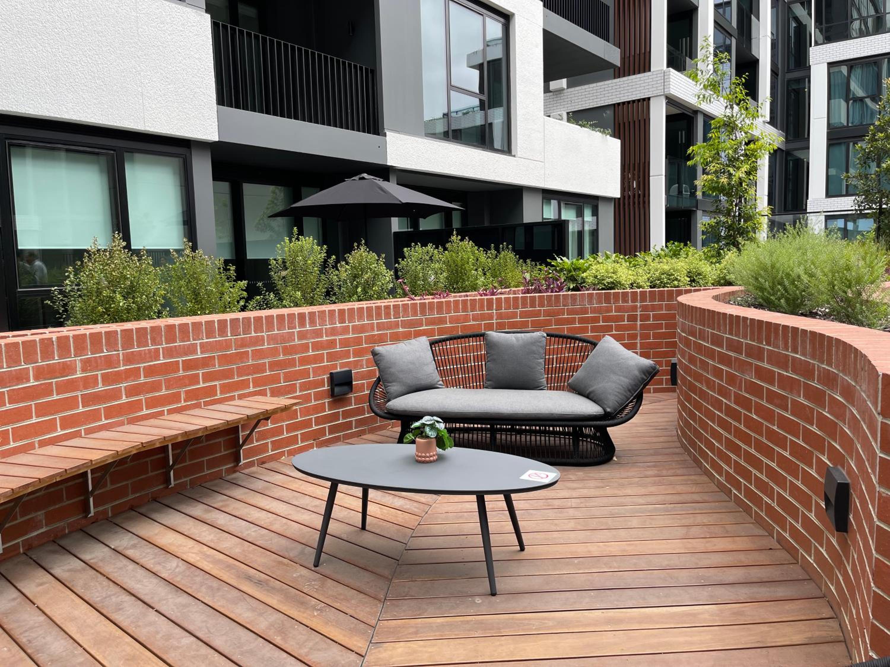Apt w/ Parking near Vic Mkt up to 4px Wifi Netflix