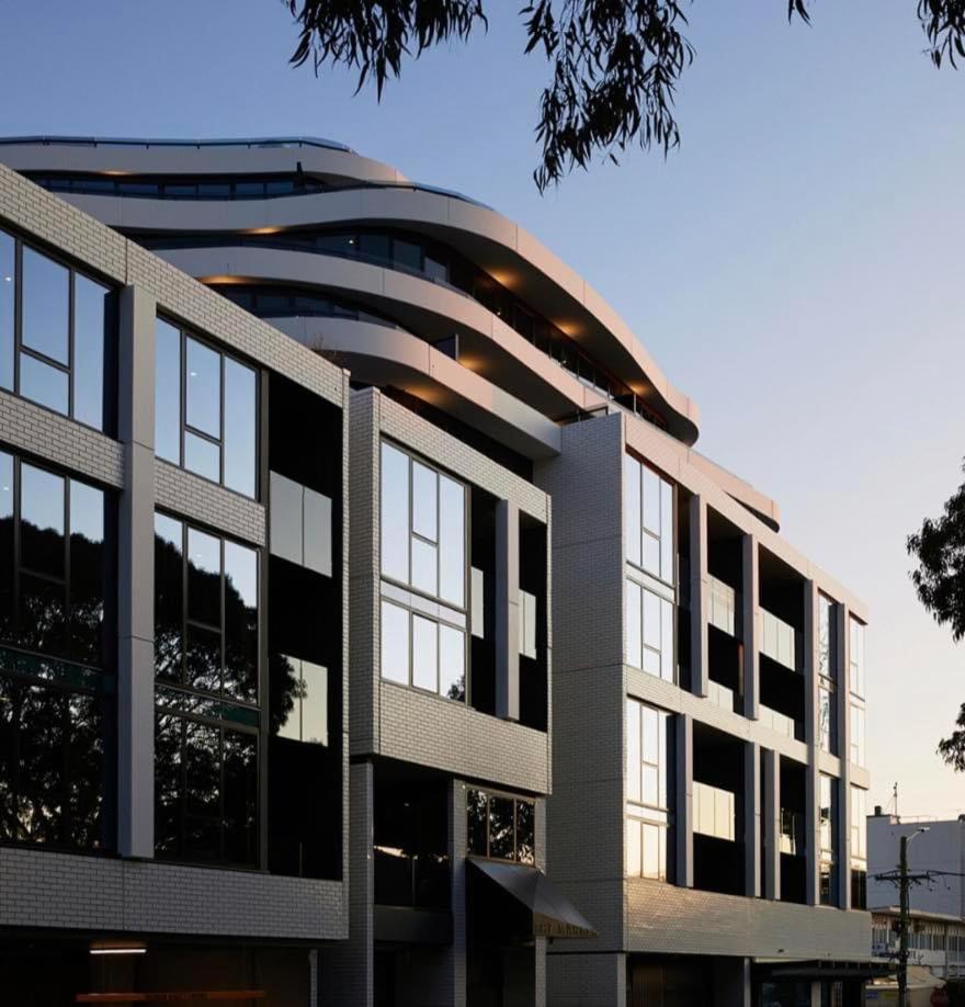 Apt w/ Parking near Vic Mkt up to 4px Wifi Netflix