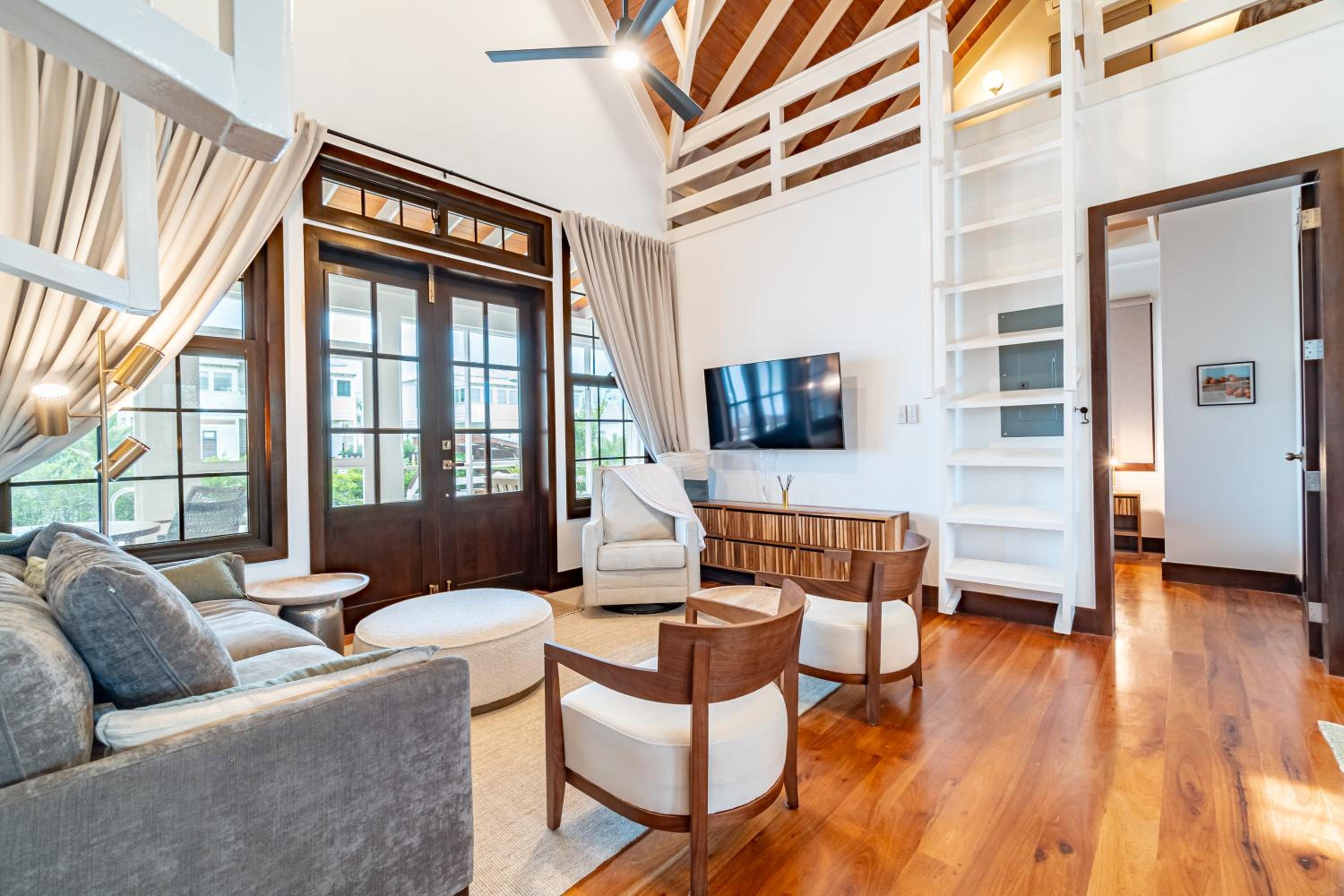 Livengood Properties BZ+The PoolClub@Mahogany Bay!