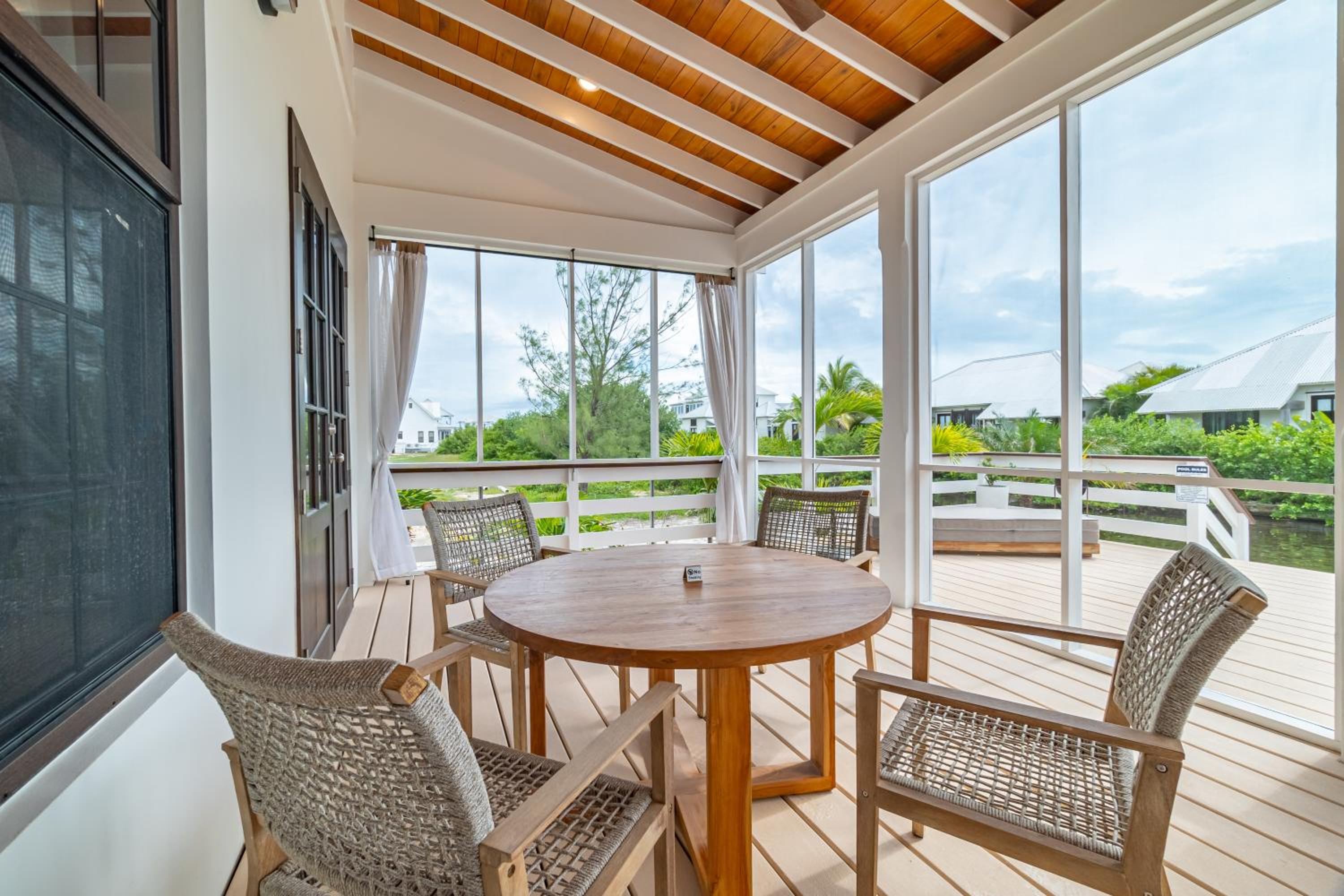 Livengood Properties BZ+The PoolClub@Mahogany Bay!