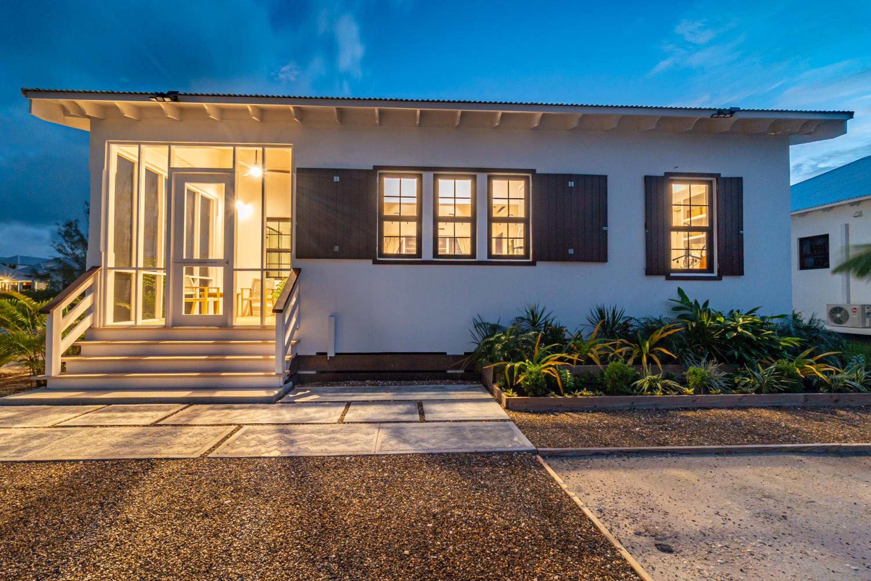Livengood Properties BZ+The PoolClub@Mahogany Bay!