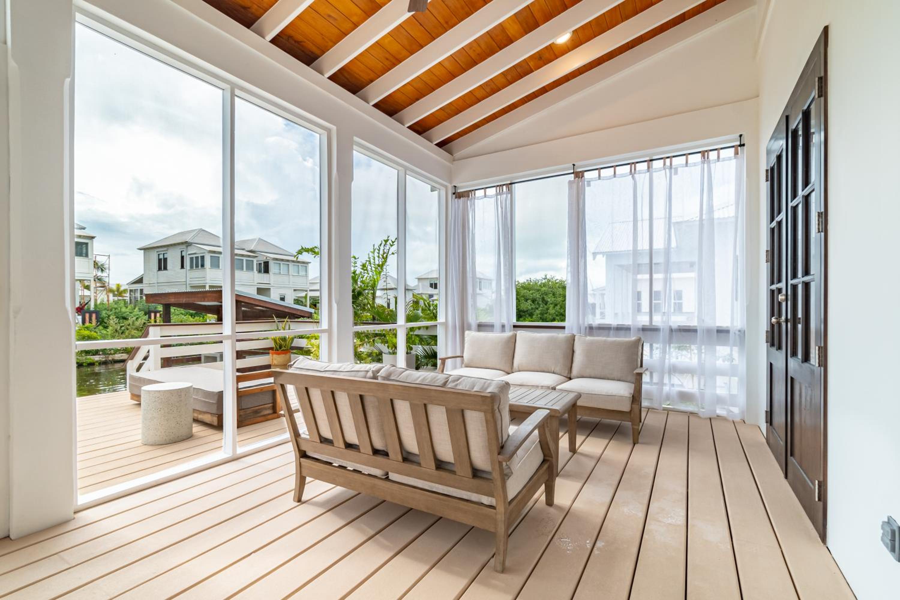 Livengood Properties BZ+The PoolClub@Mahogany Bay!