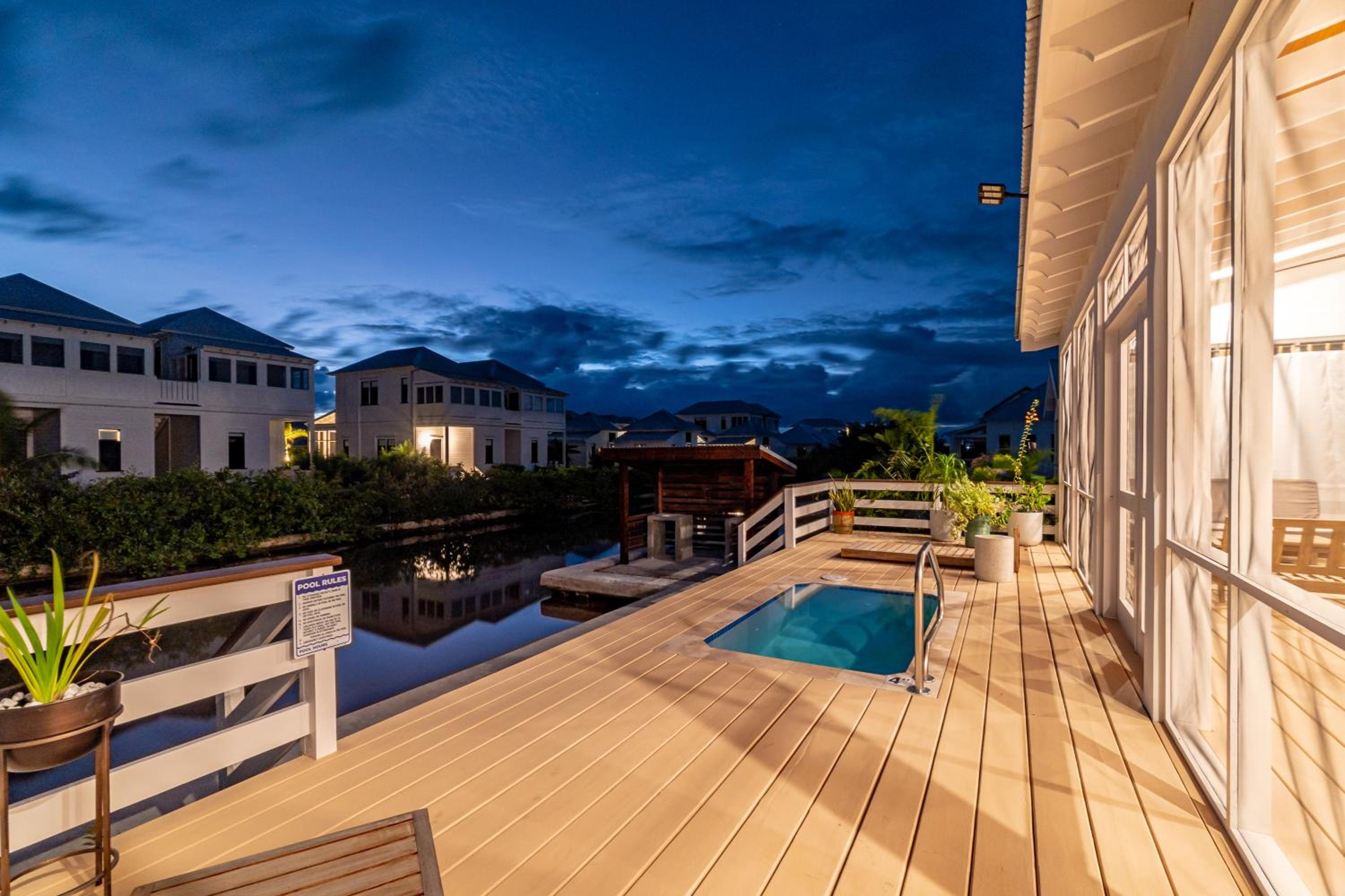 Livengood Properties BZ+The PoolClub@Mahogany Bay!