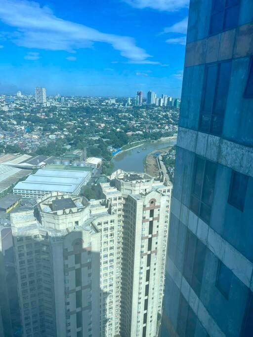 Modern and Cozy Condo with view in Eastwood Manila view 3