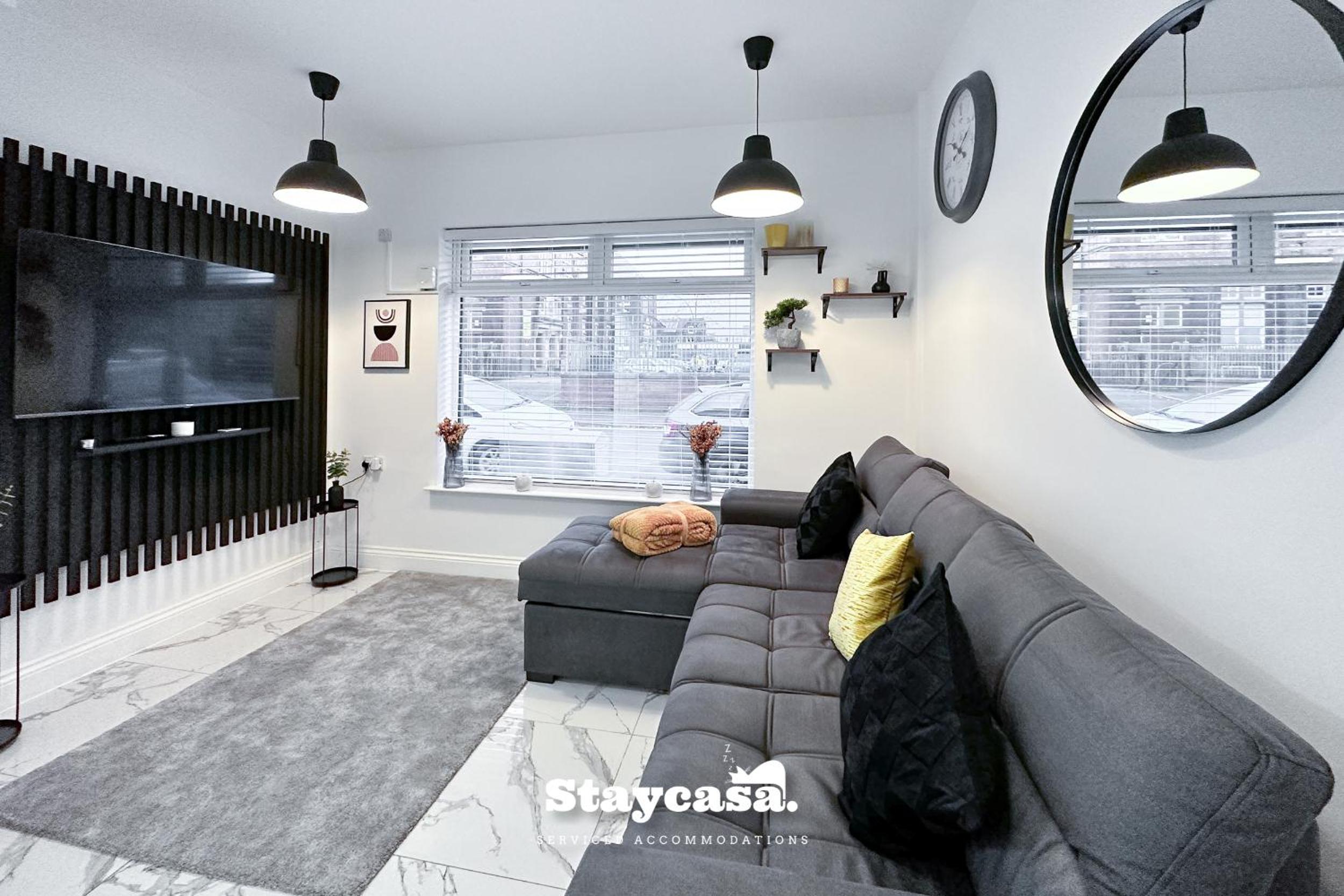 Luxurious 1 Bedroom Apartment Sleeps 3-4 photo 2