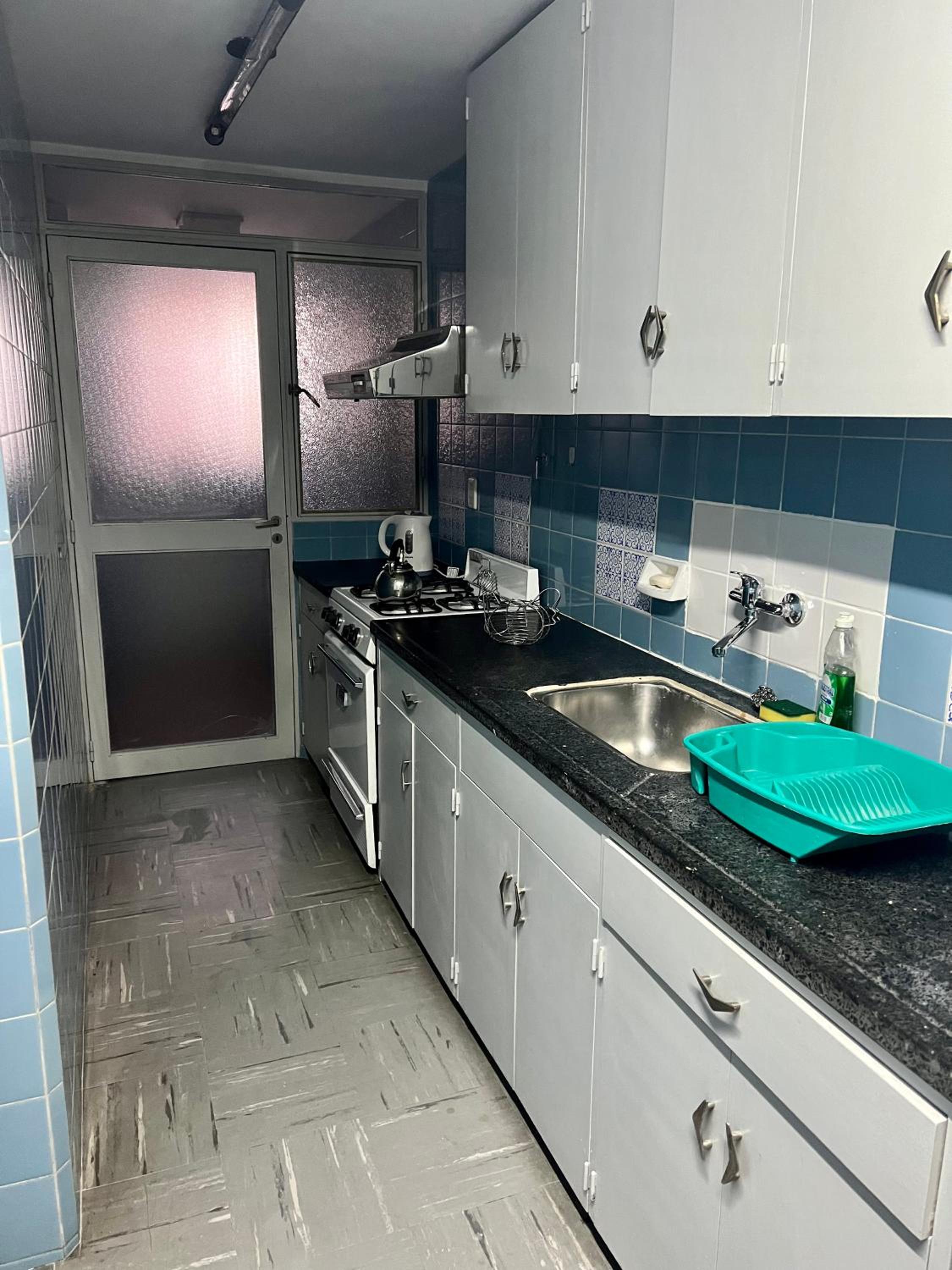 DEPARTAMENTO CÉNTRICO CON COCHERA