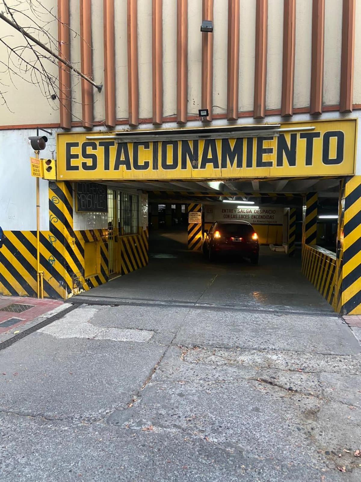 DEPARTAMENTO CÉNTRICO CON COCHERA