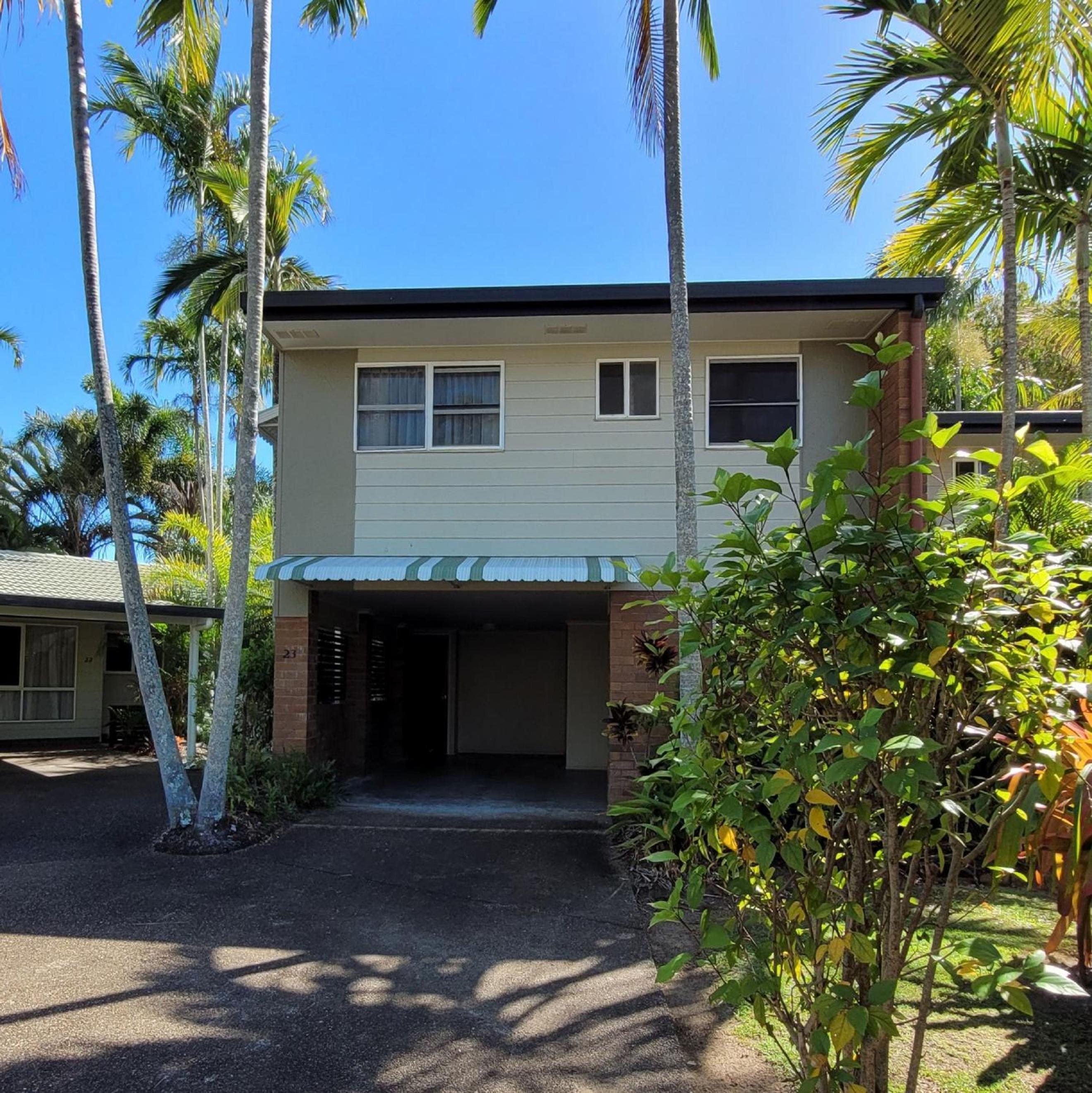 ABSOLUTE BEACH FRONT MACKAY - Blue Pacific