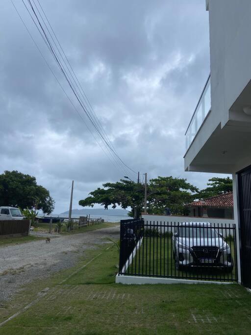 Casa nova com vista para o mar 30 metros do mar