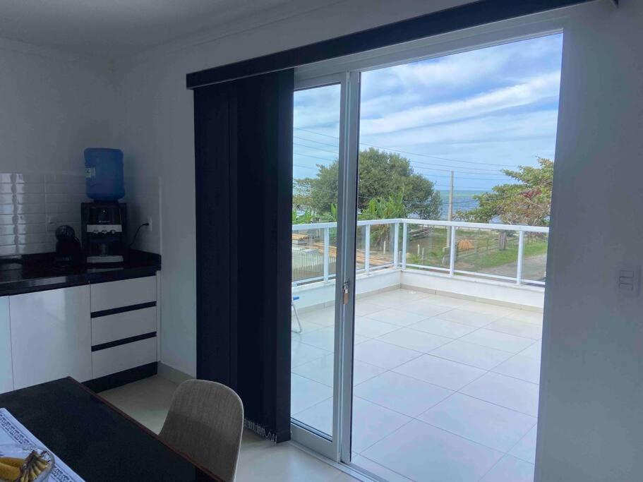 Casa nova com vista para o mar 30 metros do mar