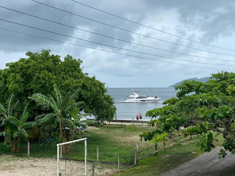Casa nova com vista para o mar 30 metros do mar