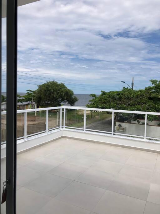 Casa nova com vista para o mar 30 metros do mar