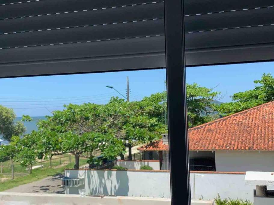 Casa nova com vista para o mar 30 metros do mar