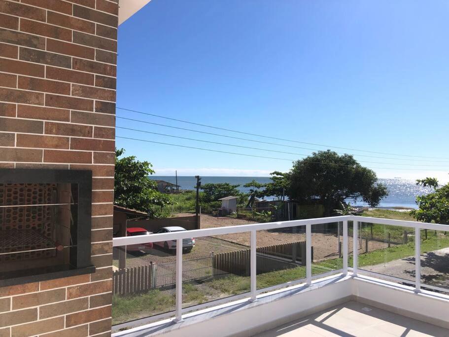 Casa nova com vista para o mar 30 metros do mar