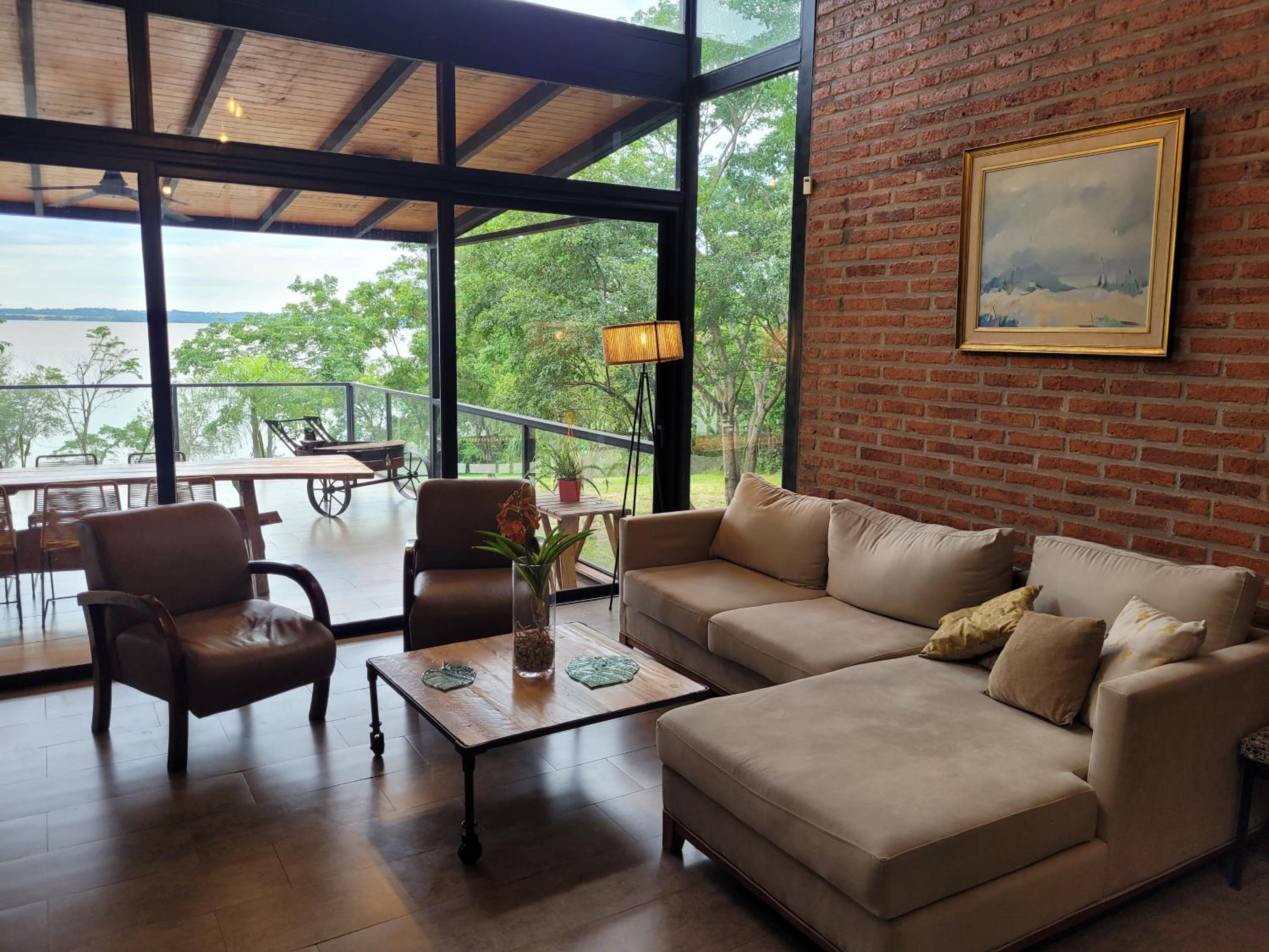 Casa sobre el río