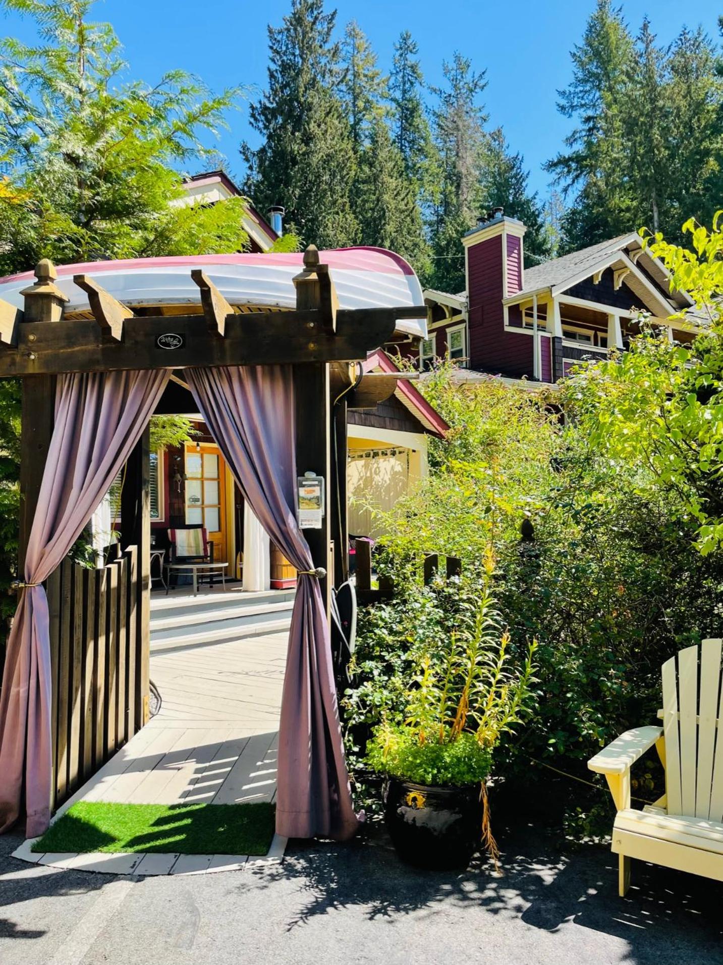 The Tuwanek Bed and Breakfast