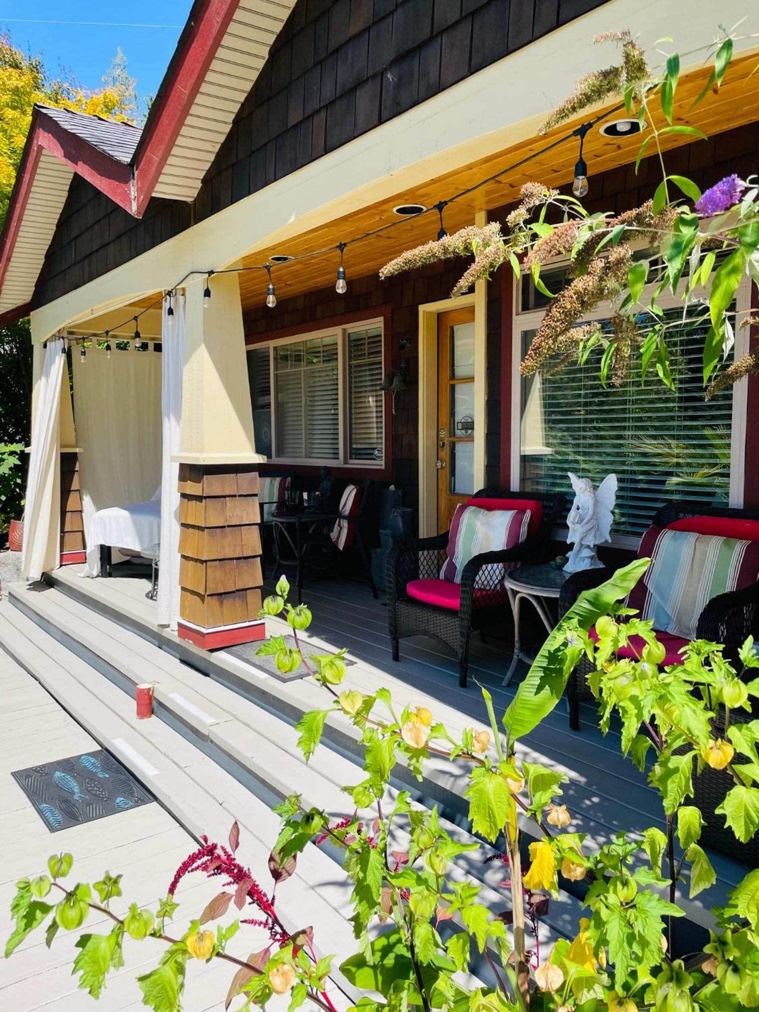 The Tuwanek Bed and Breakfast