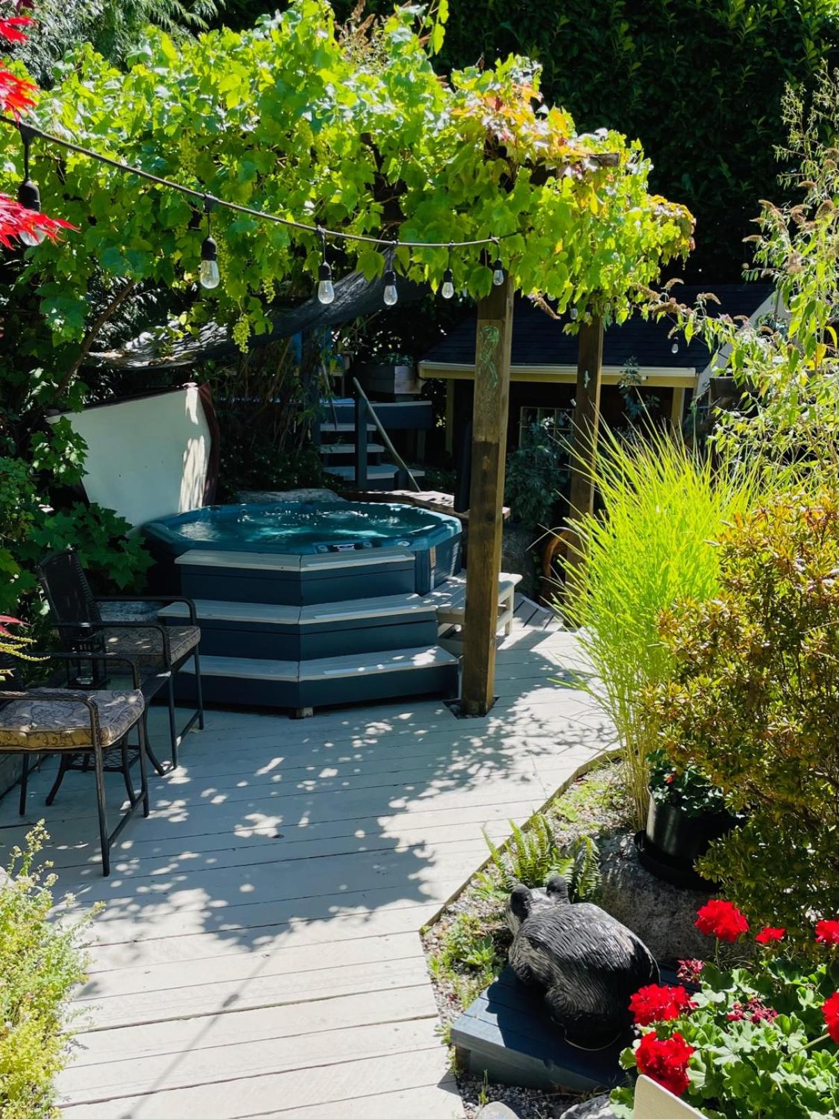 The Tuwanek Bed and Breakfast