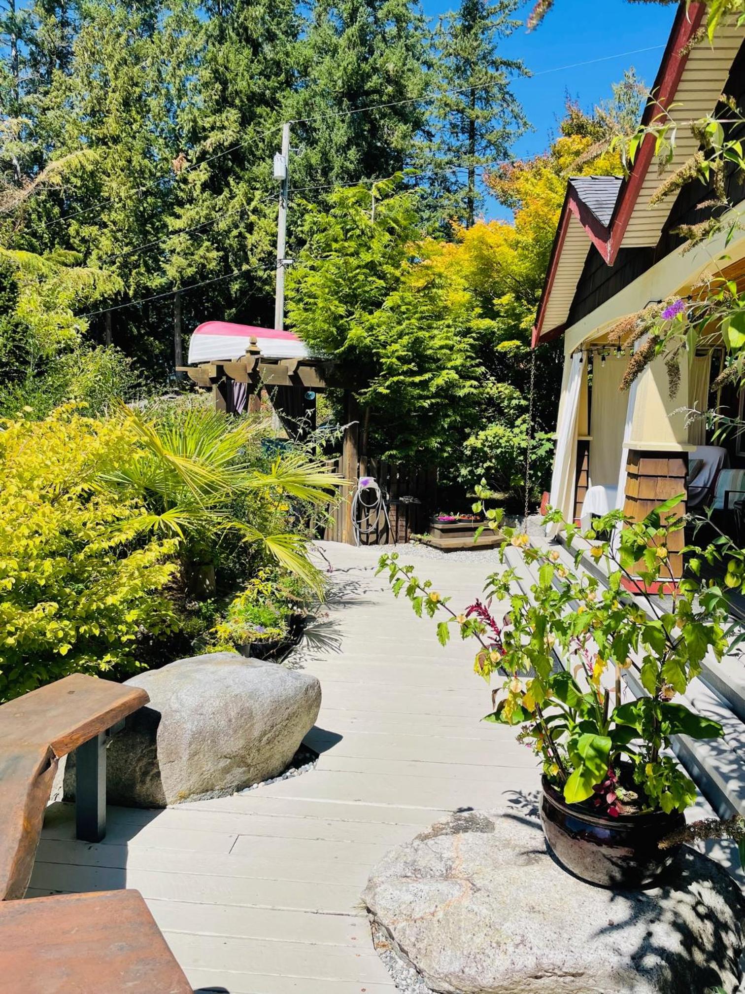 The Tuwanek Bed and Breakfast