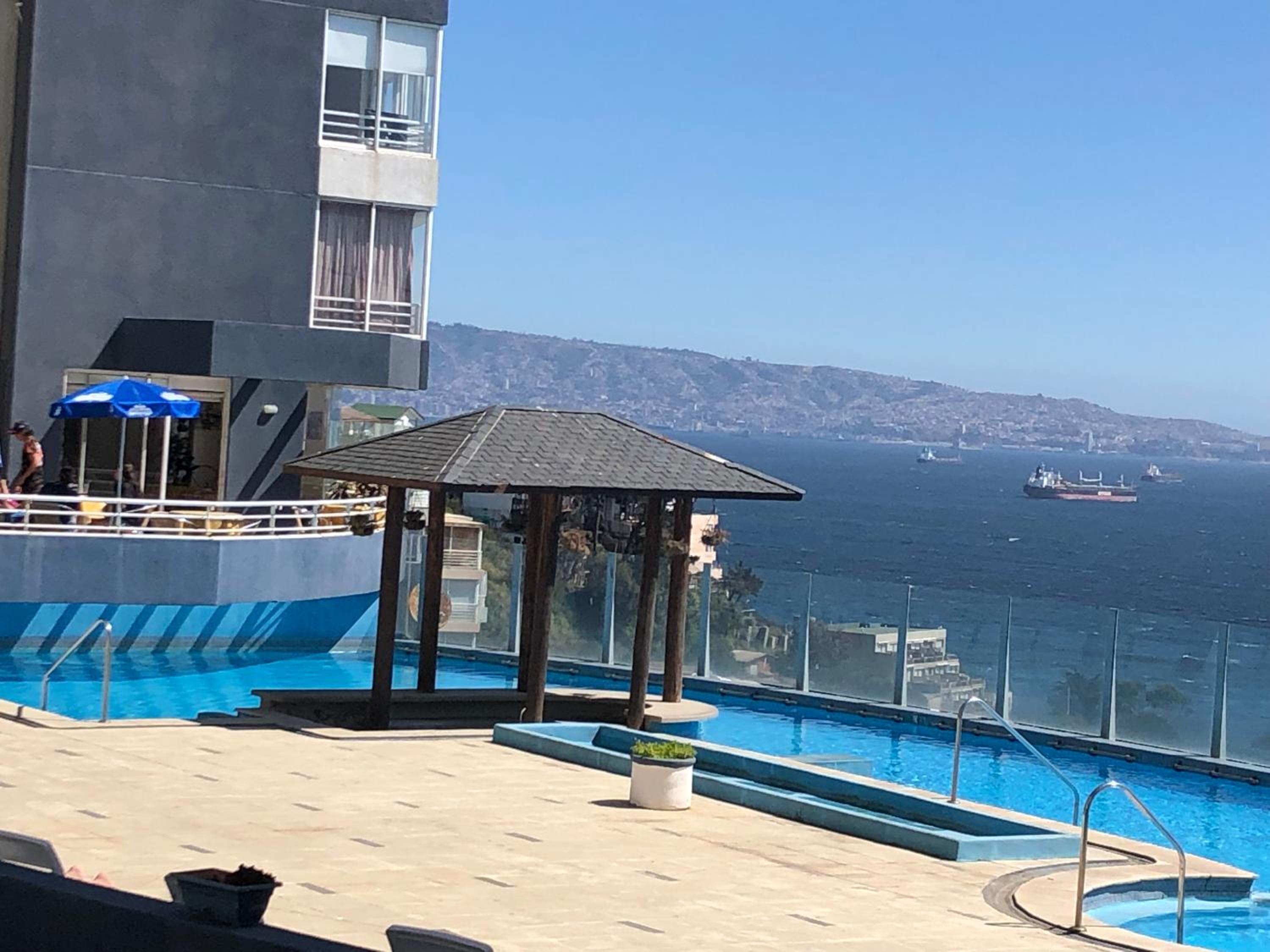 Studio luminoso, acogedor, maravillosa vista al mar primera línea la mejor ubicación de Reñaca y playas