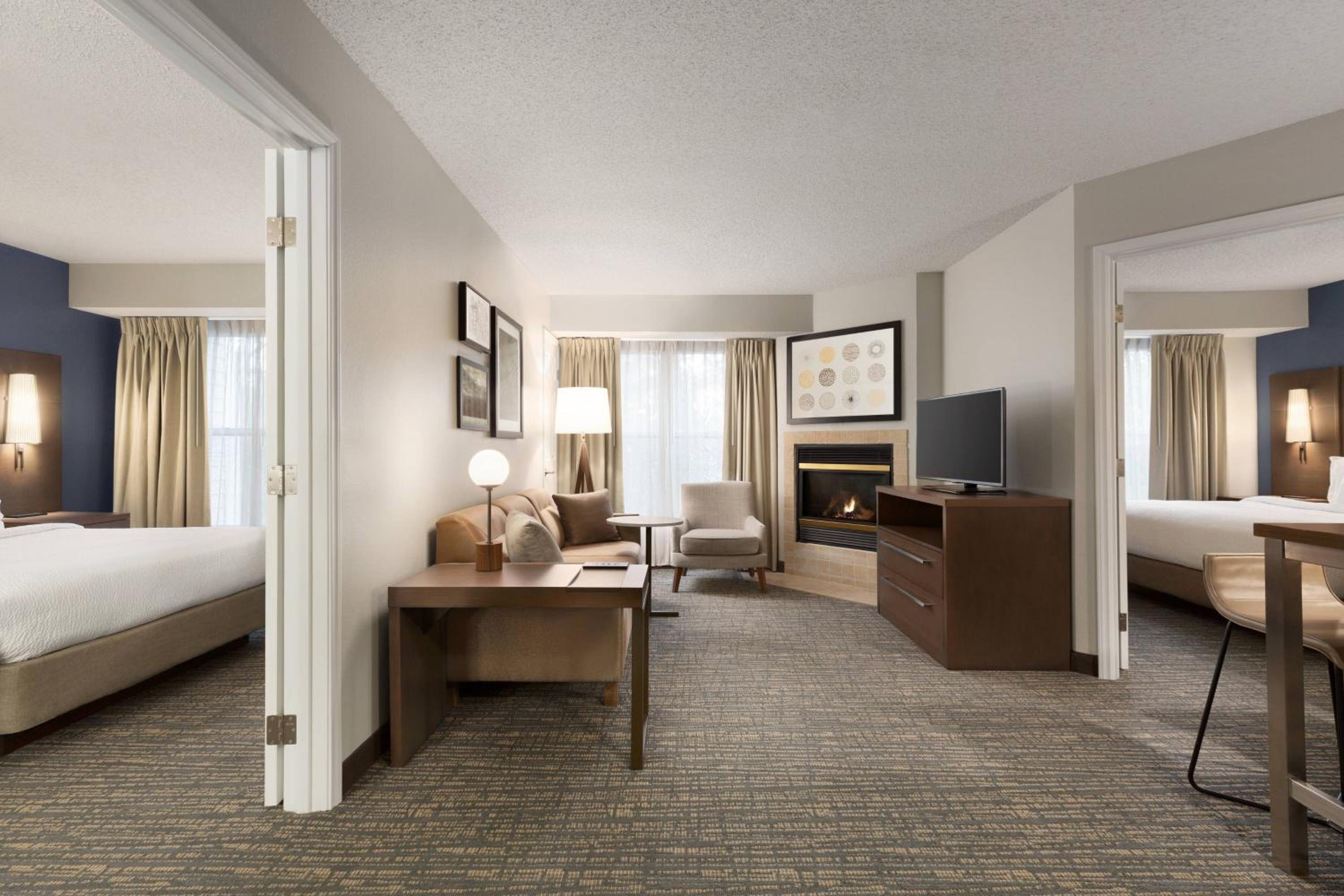 Residence Inn Houston The Woodlands/Market Street - Property Image 13