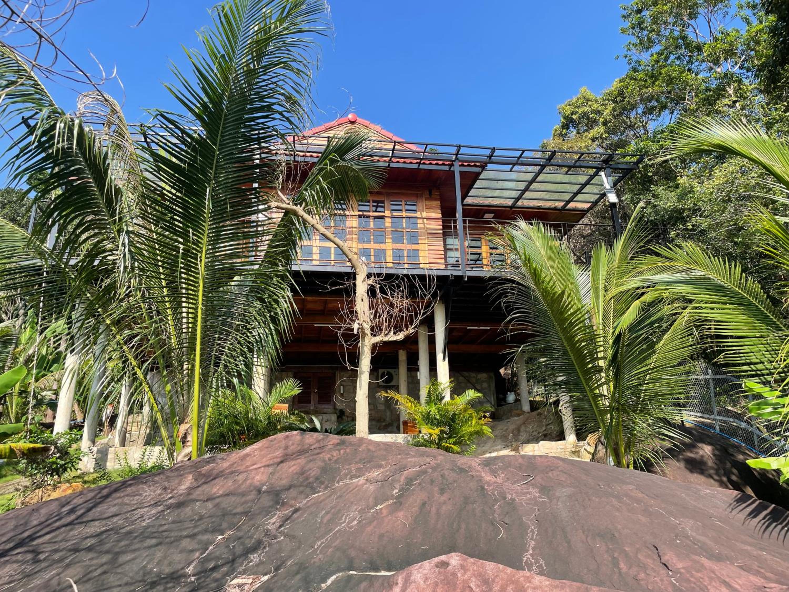 Ong Vinh House - Living Among Nature ! view 3