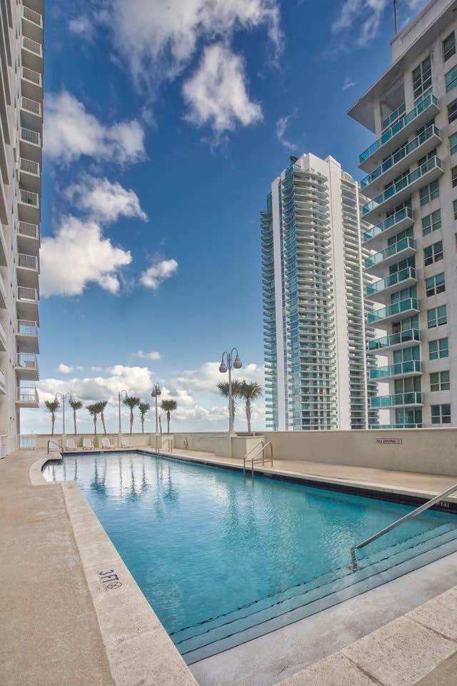 Downtown Miami Brickell Bay & Pool View 4 Bedrooms