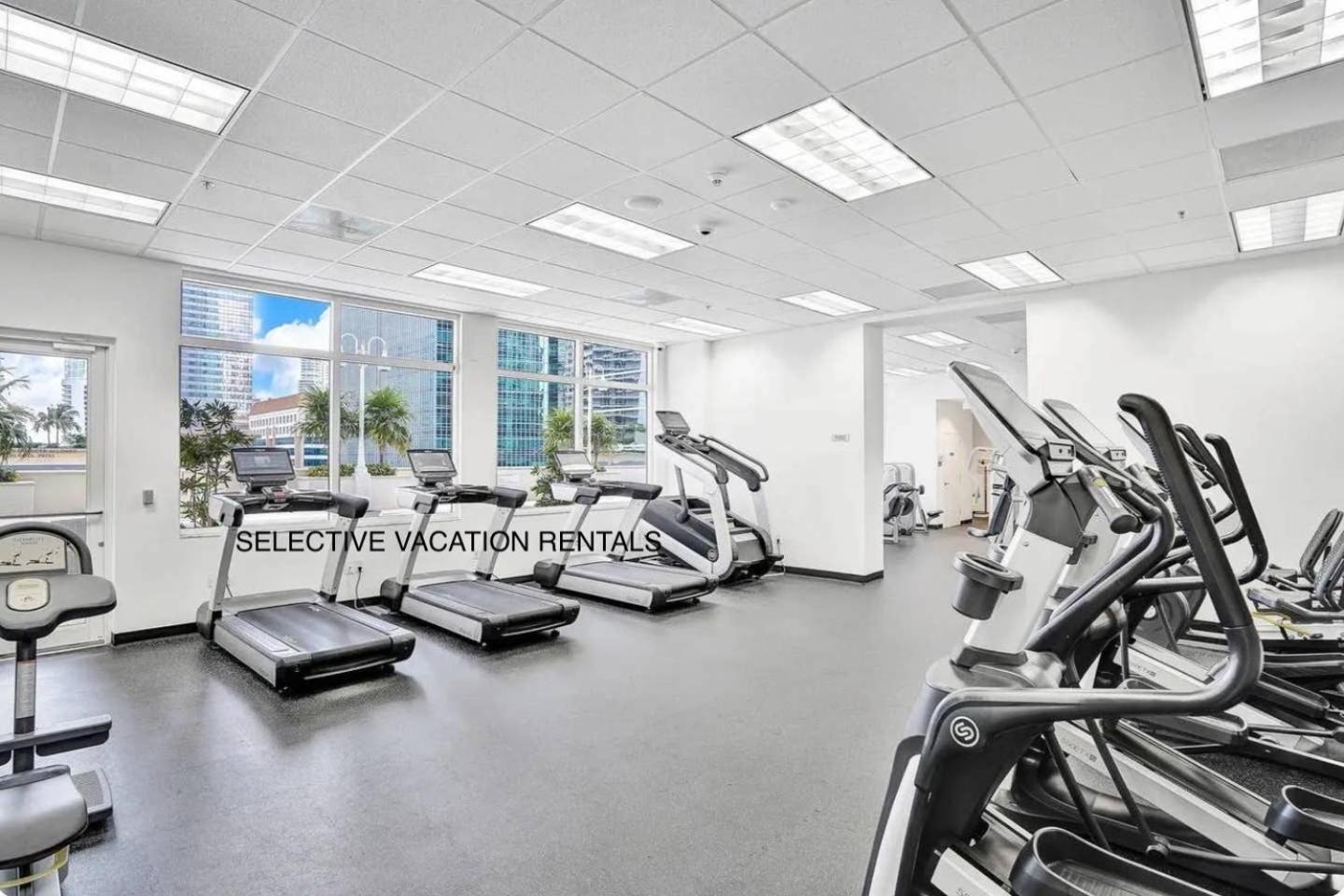 Downtown Miami Brickell Bay & Pool View 4 Bedrooms