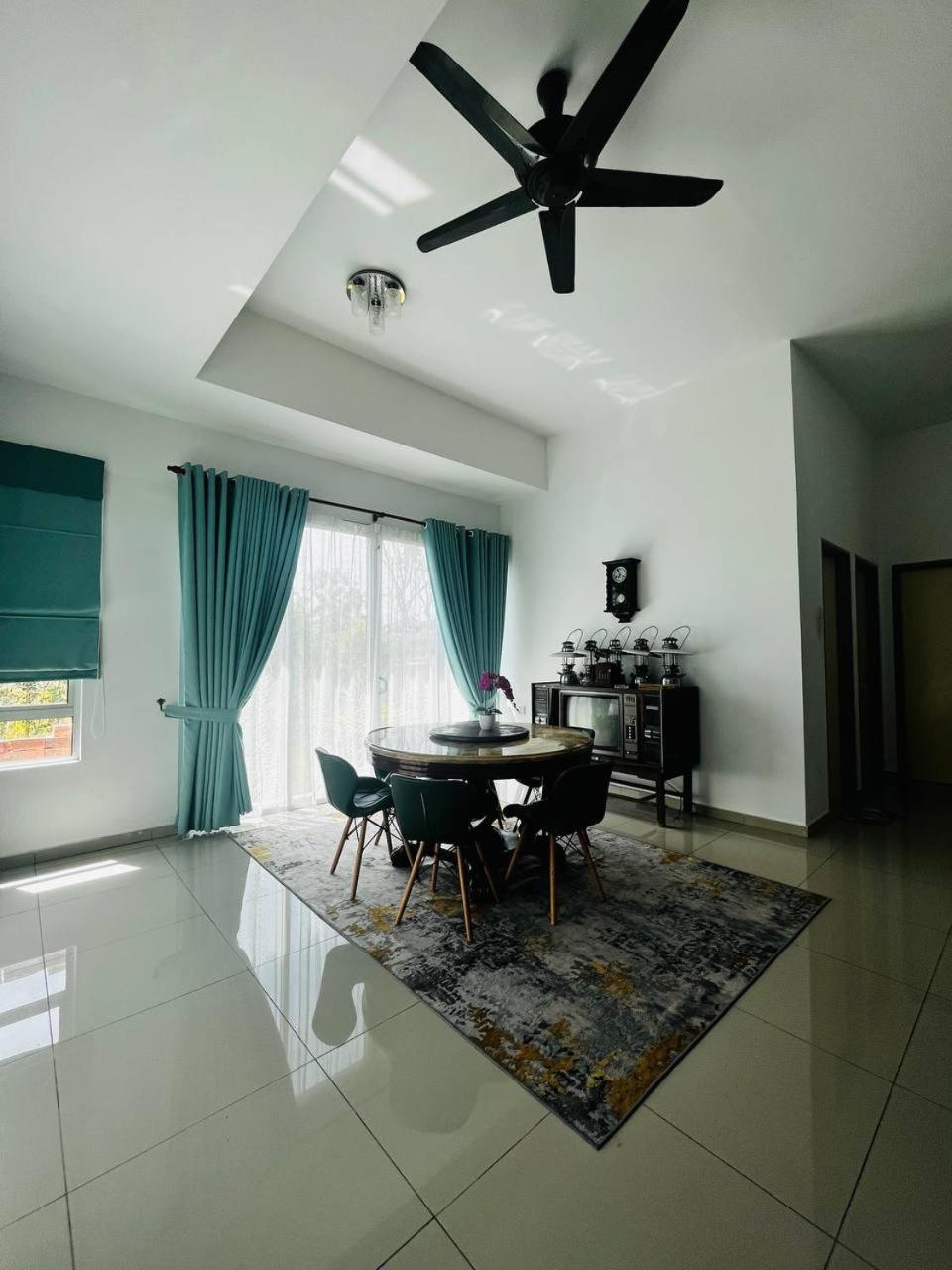 Retro Homestay