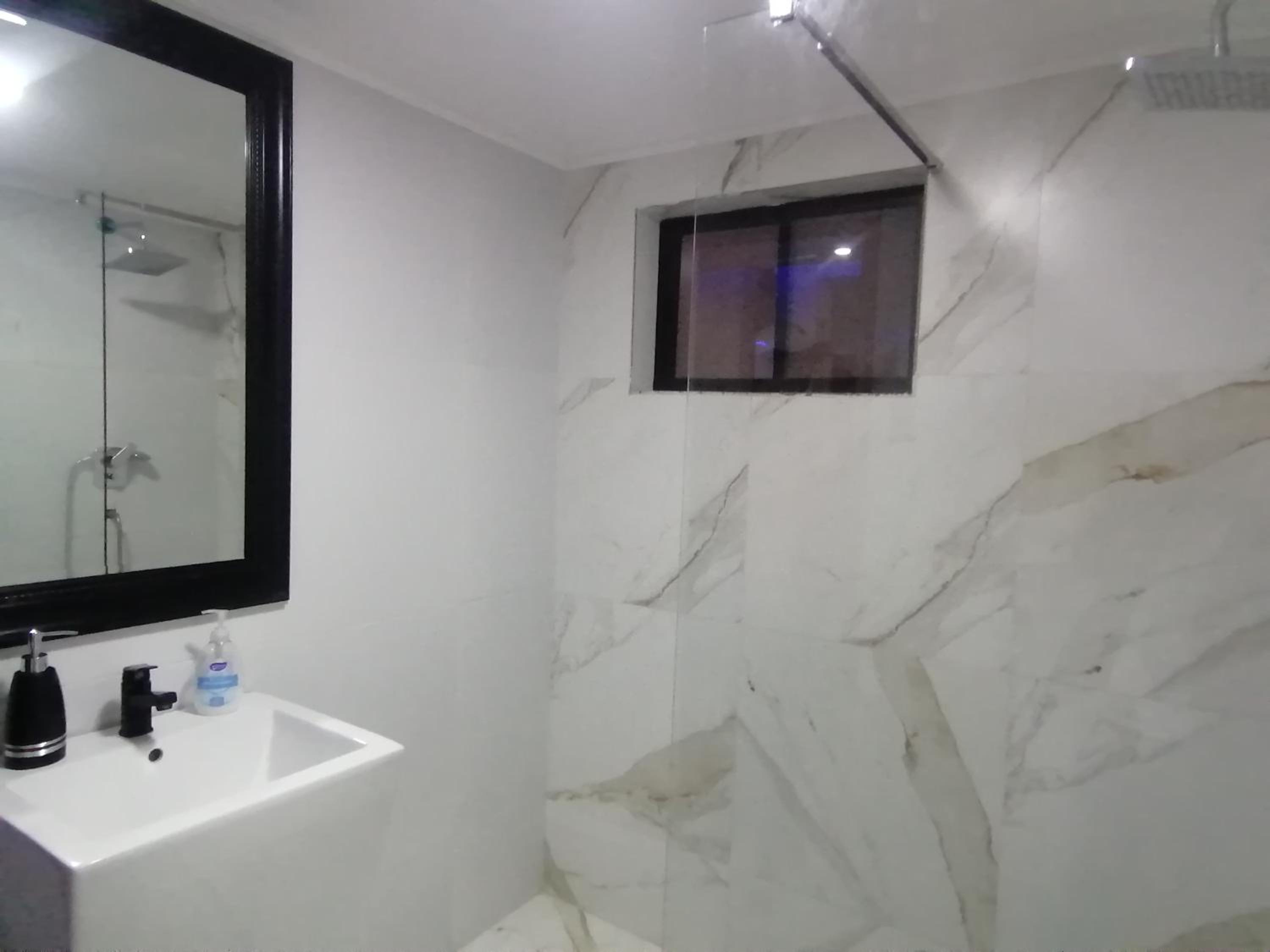 casa entera con estacionamiento
