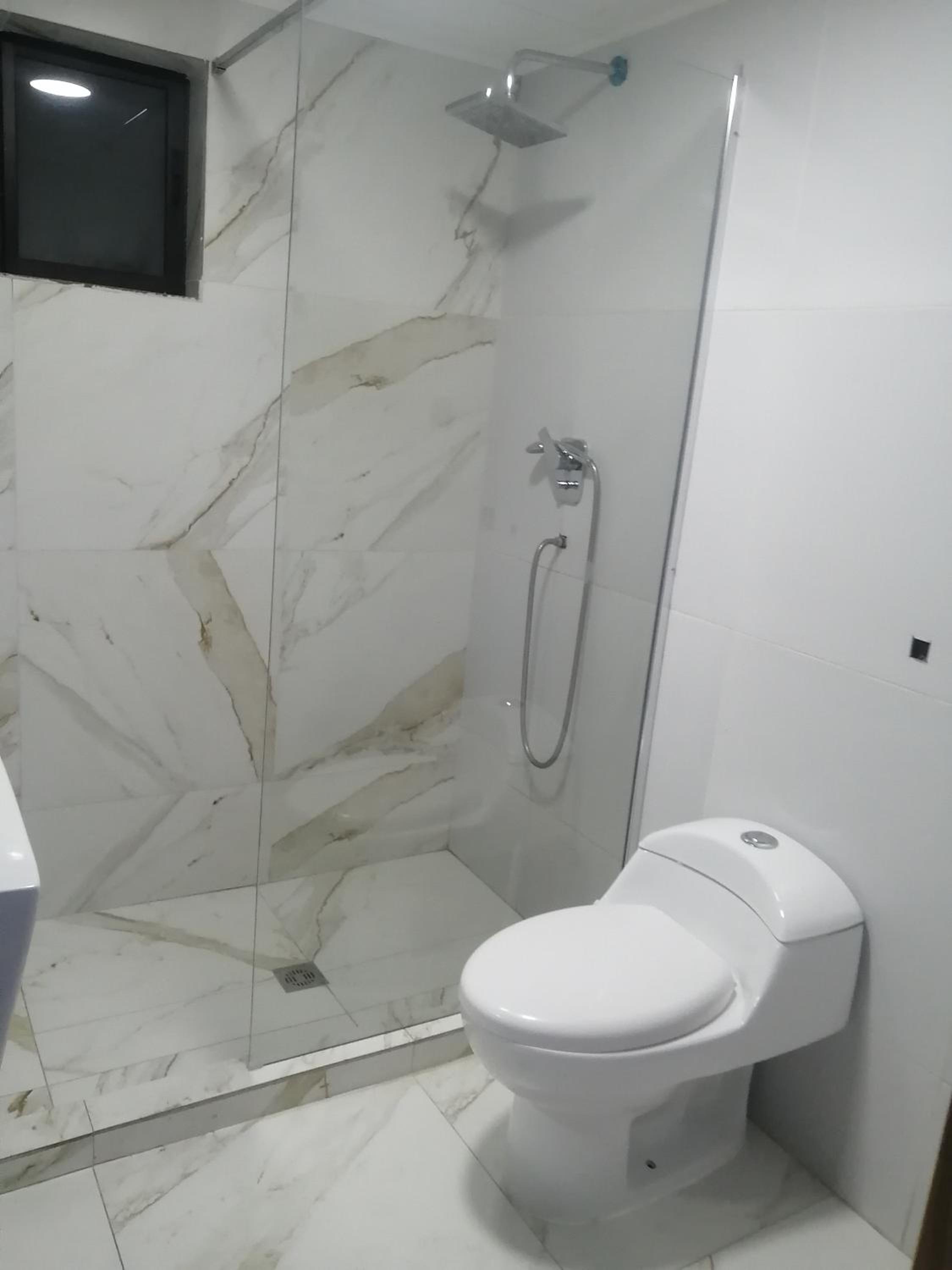 casa entera con estacionamiento