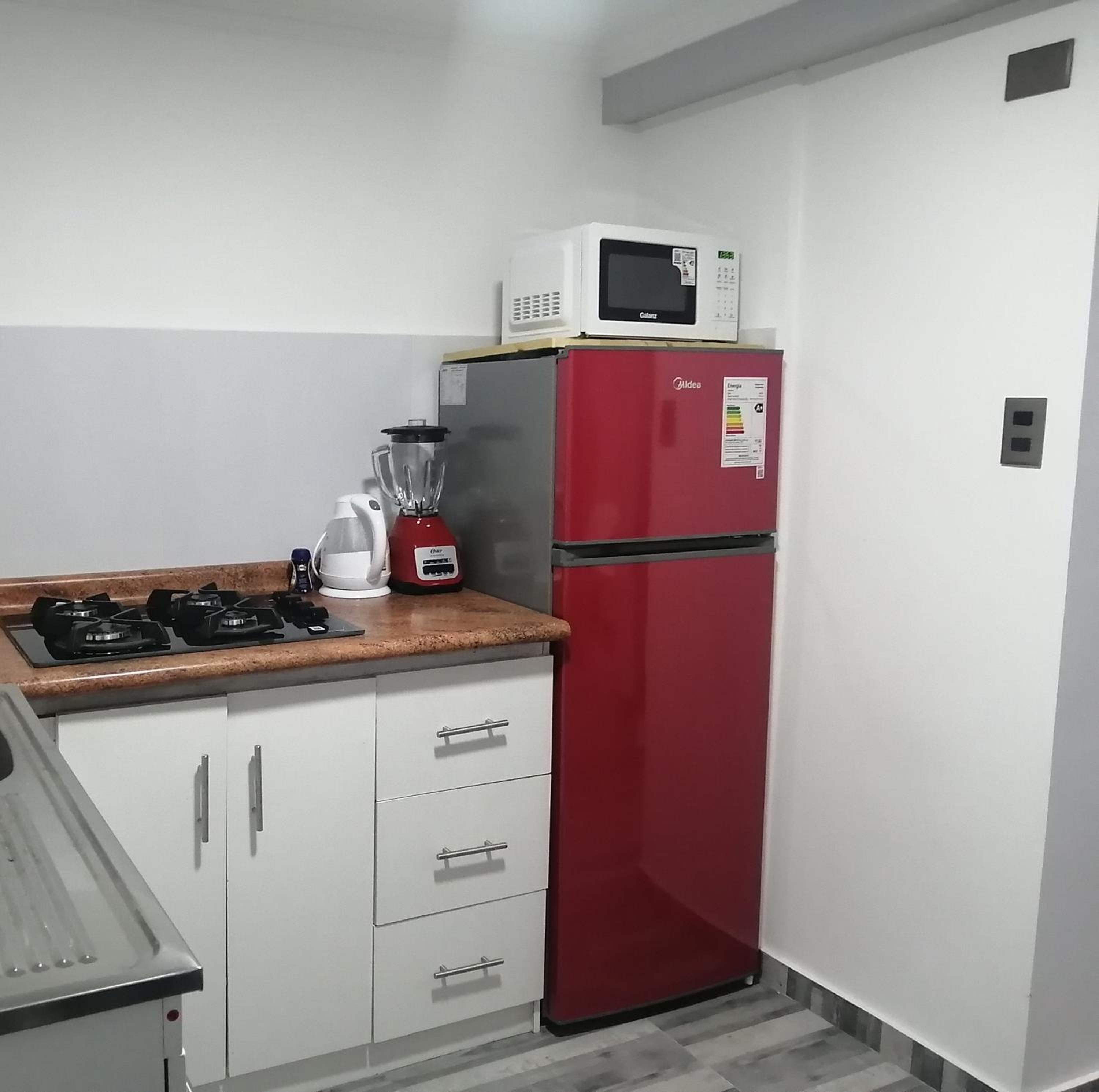 casa entera con estacionamiento