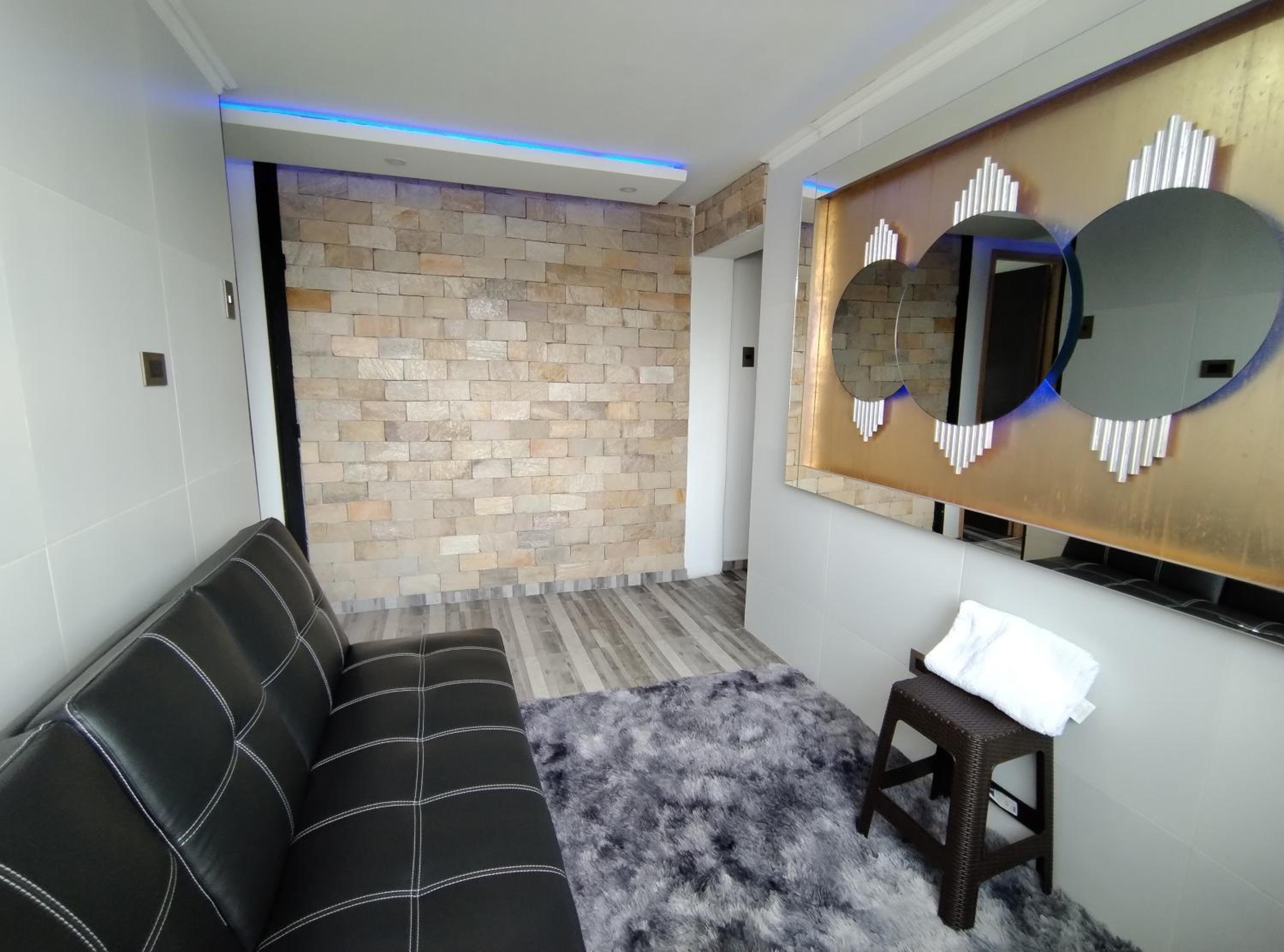 casa entera con estacionamiento