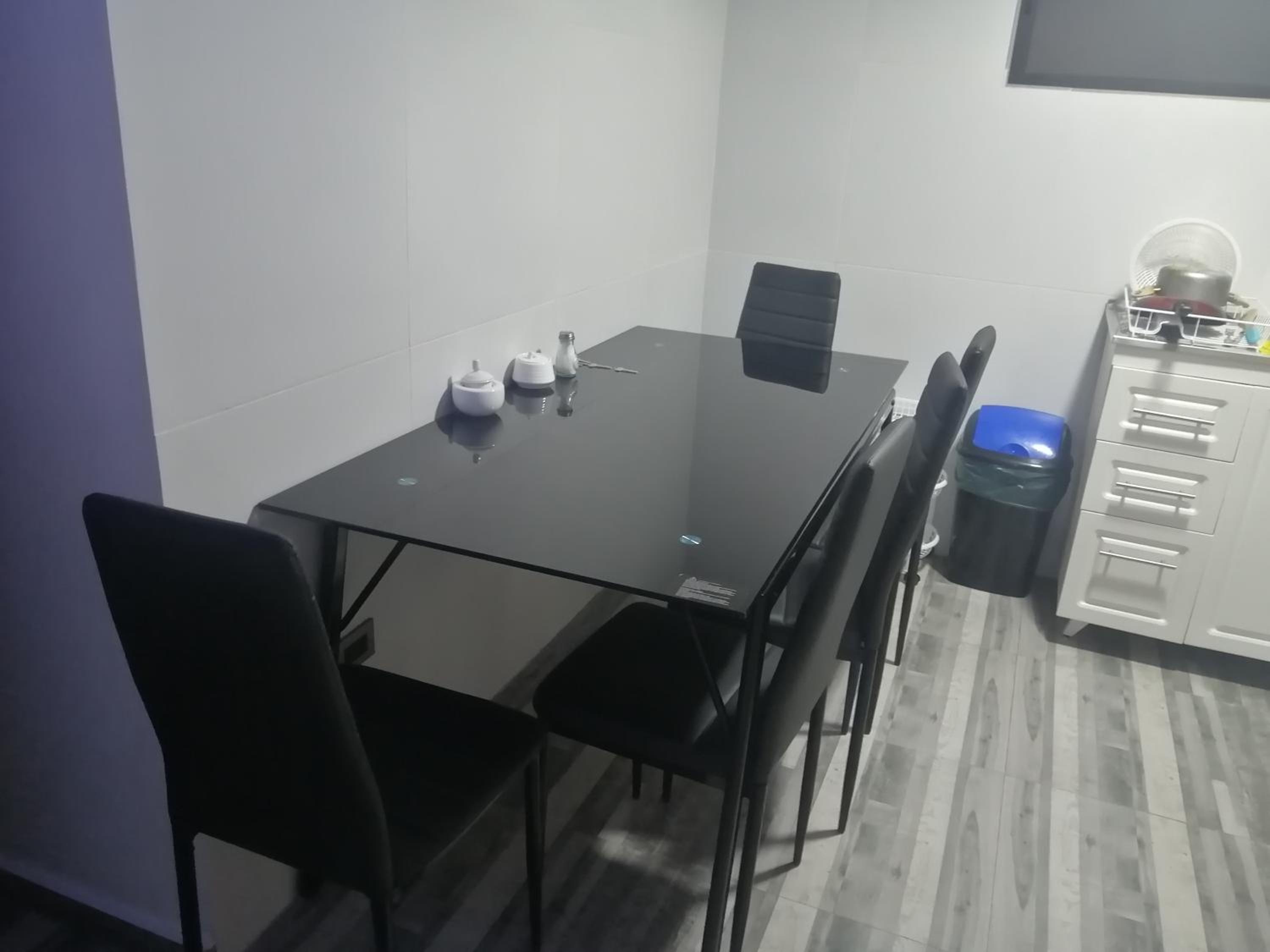 casa entera con estacionamiento