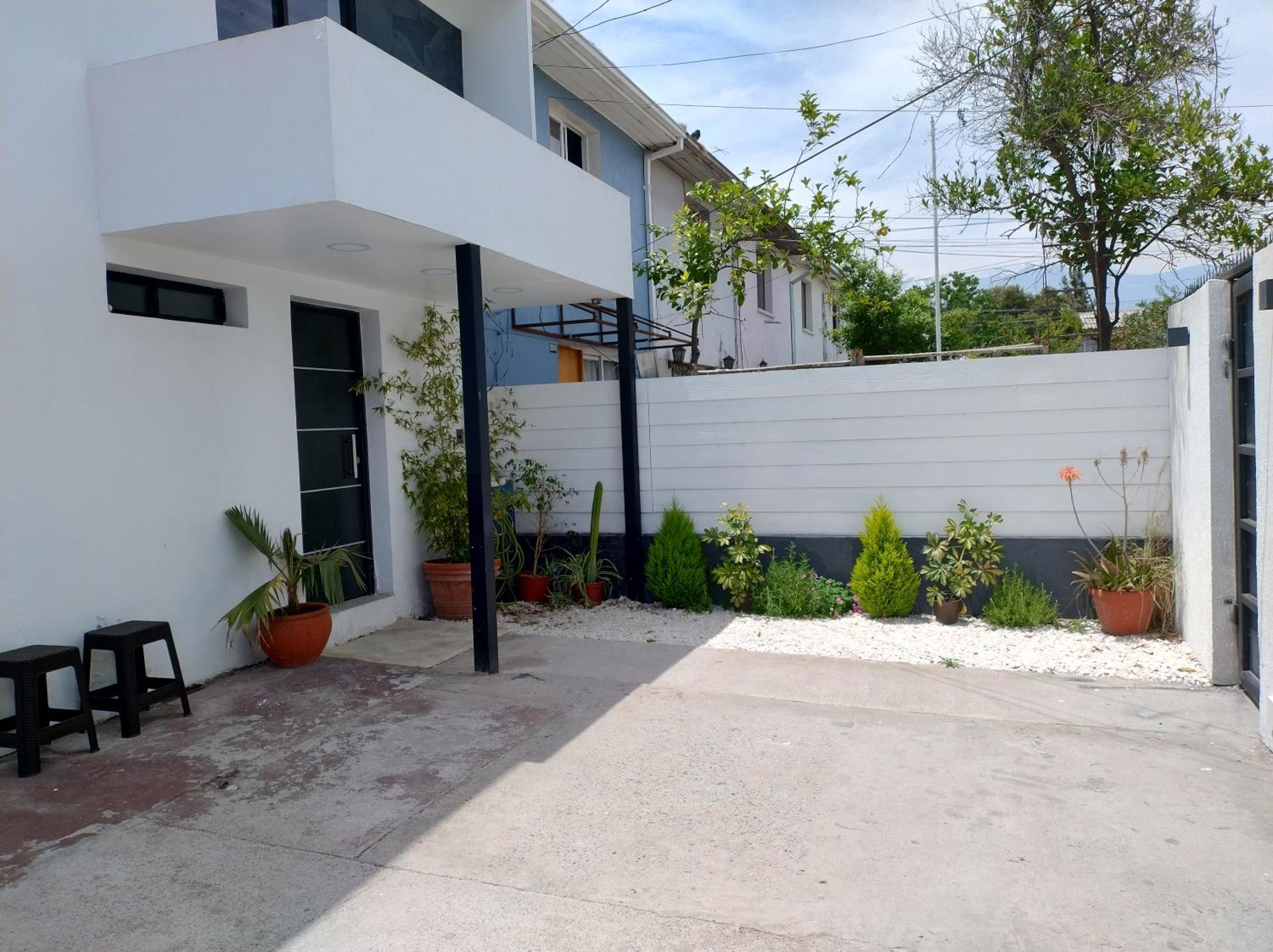 casa entera con estacionamiento
