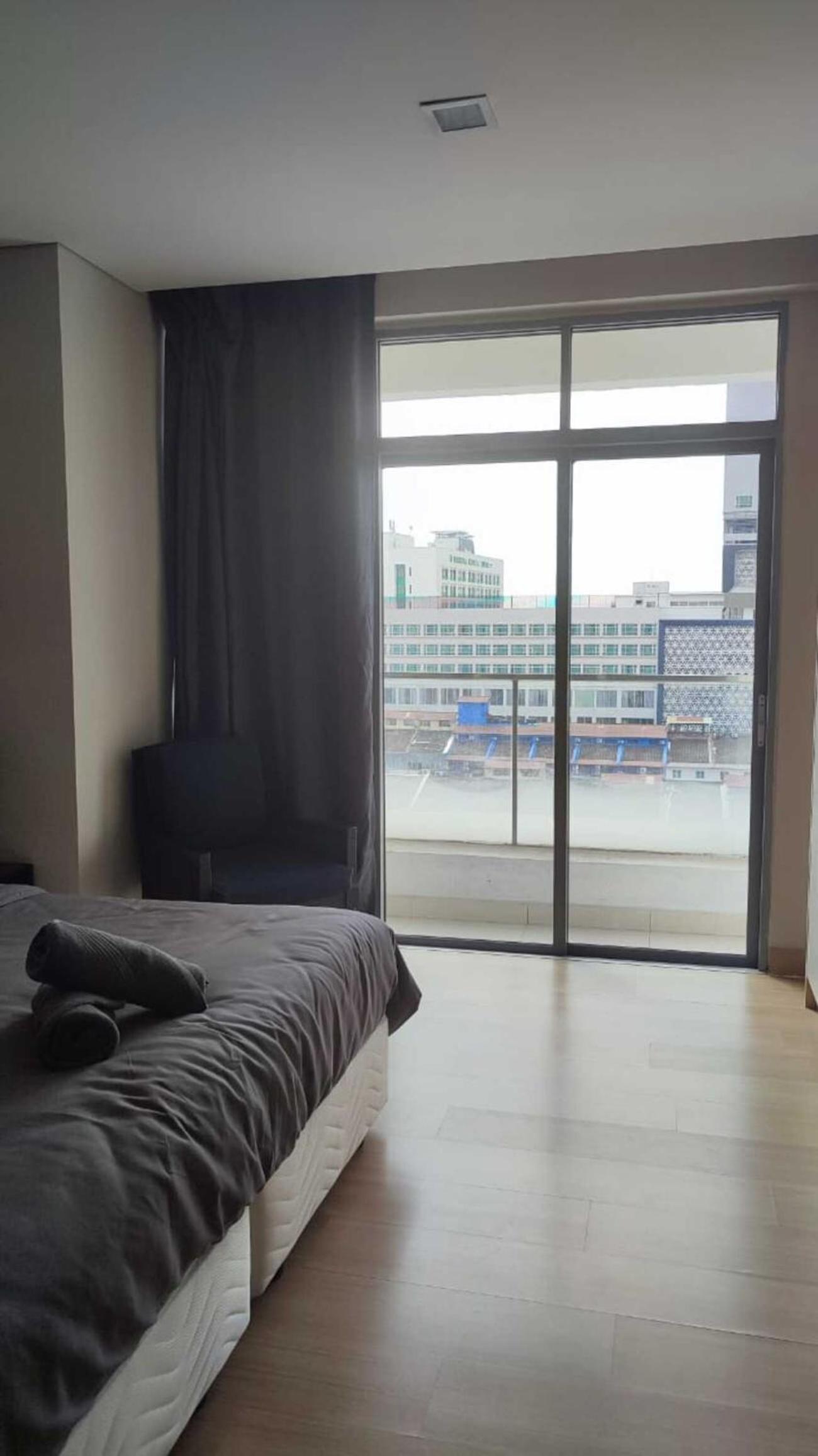 Cosy King with Seaview 3Pax at The Straits 705 photo 2